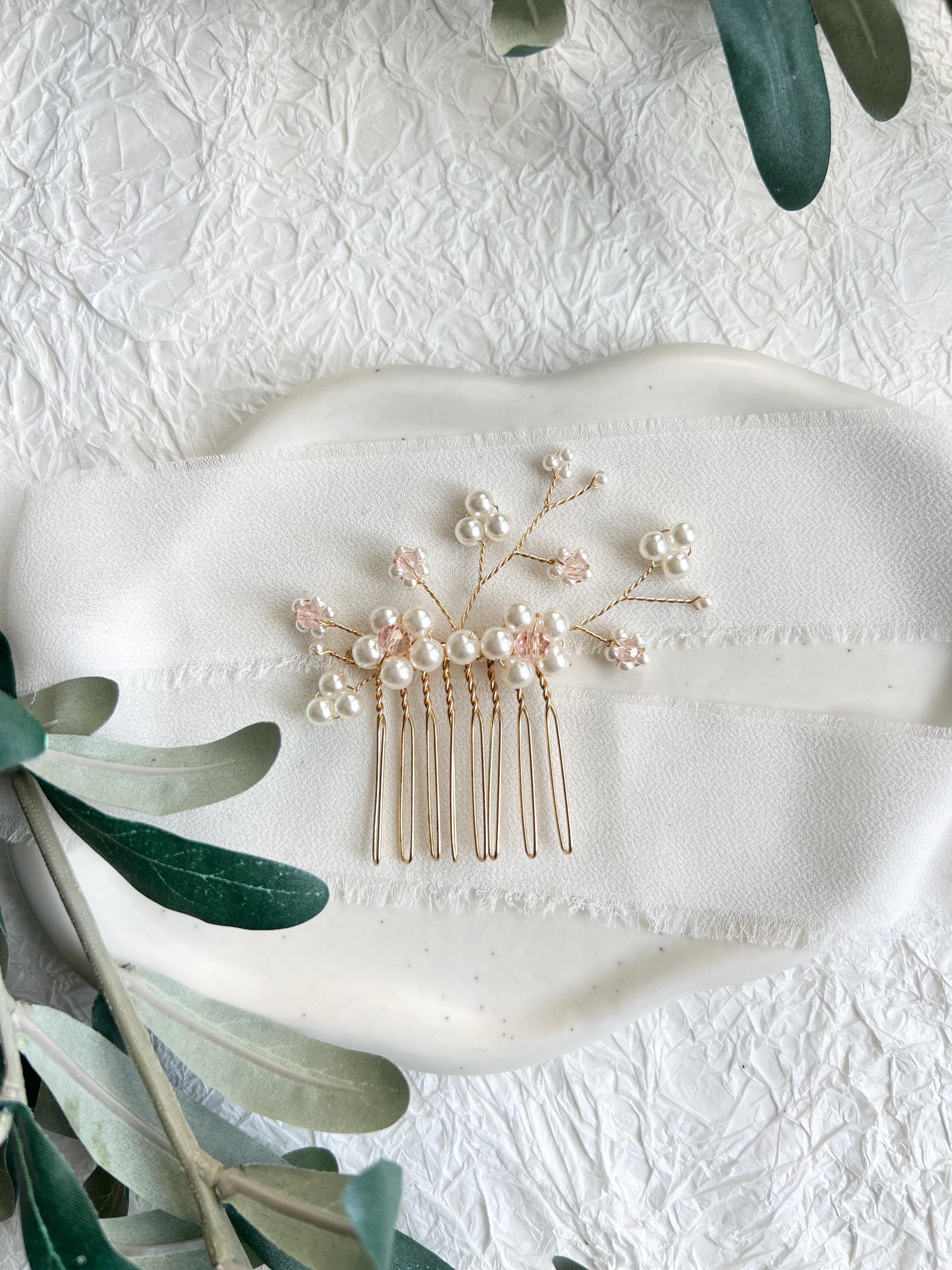 Braut-Haarkamm, Perlen in Weiß und Rosa, Gold, Haarschmuck, Schmuck Hochzeit, Standesamt, Blumen, Brautjungfer, Trauzeugin, feine Blüten-Haarspange