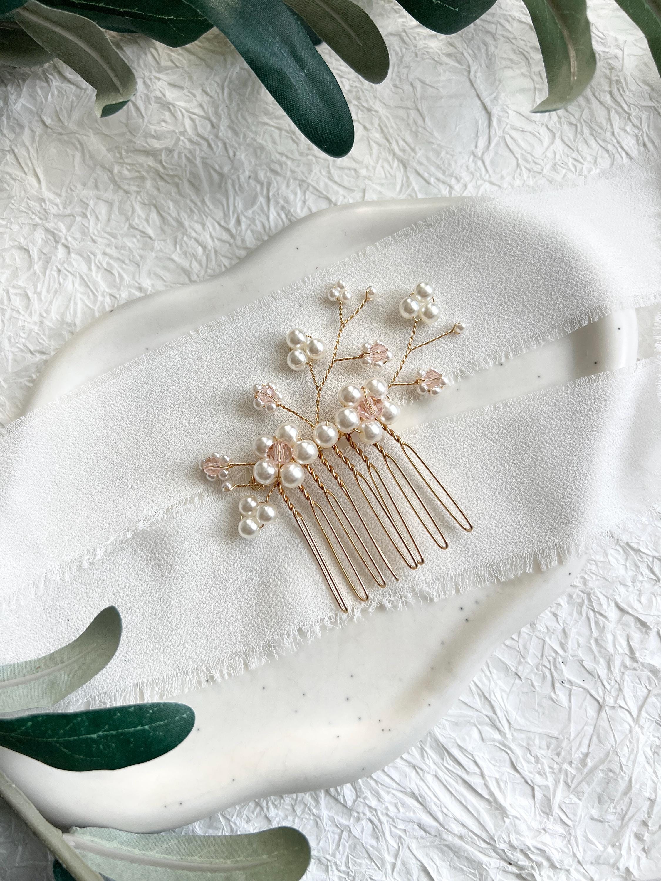 Braut-Haarkamm, Perlen in Weiß und Rosa, Gold, Haarschmuck, Schmuck Hochzeit, Standesamt, Blumen, Brautjungfer, Trauzeugin, feine Blüten-Haarspange