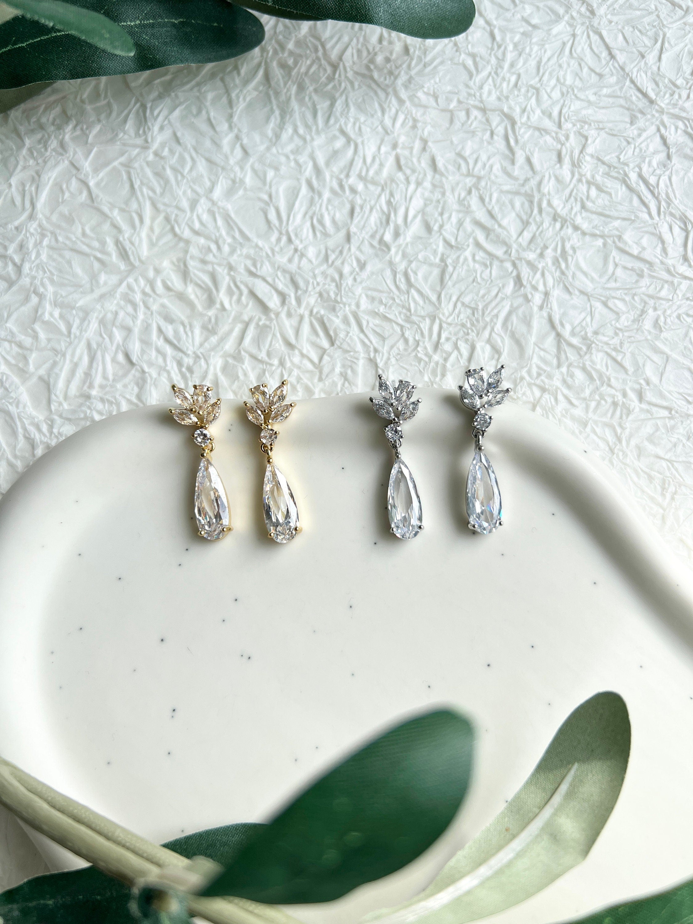 Brautohrringe, funkelnde Zirkoniasteine, Silber, Gold, elegante Ohrringe, Brautschmuck, Braut - Gold-Ohrringe-Schmuckblüte