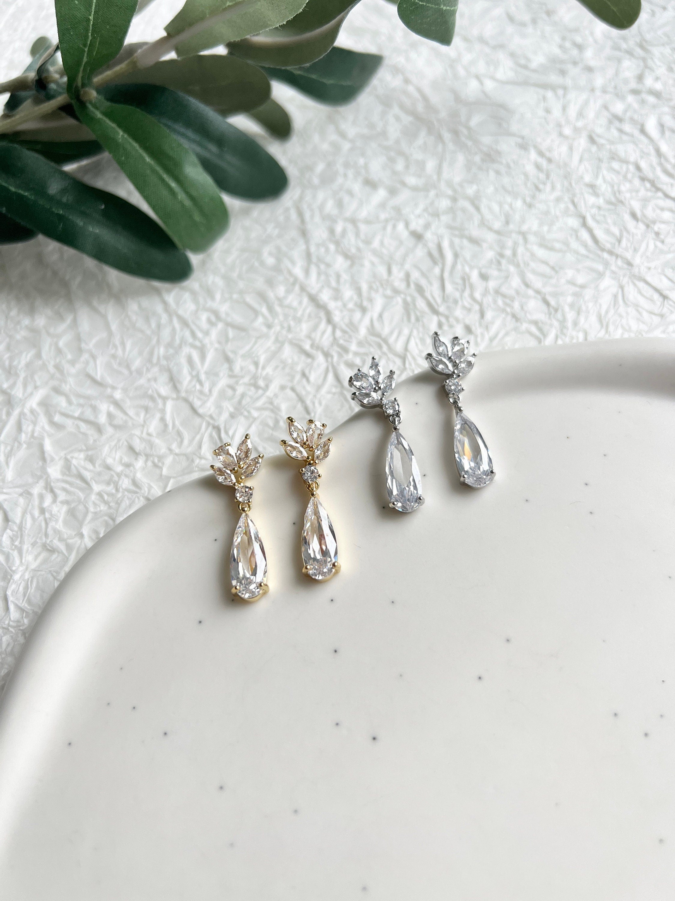 Brautohrringe, funkelnde Zirkoniasteine, Silber, Gold, elegante Ohrringe, Brautschmuck, Braut - Gold-Ohrringe-Schmuckblüte