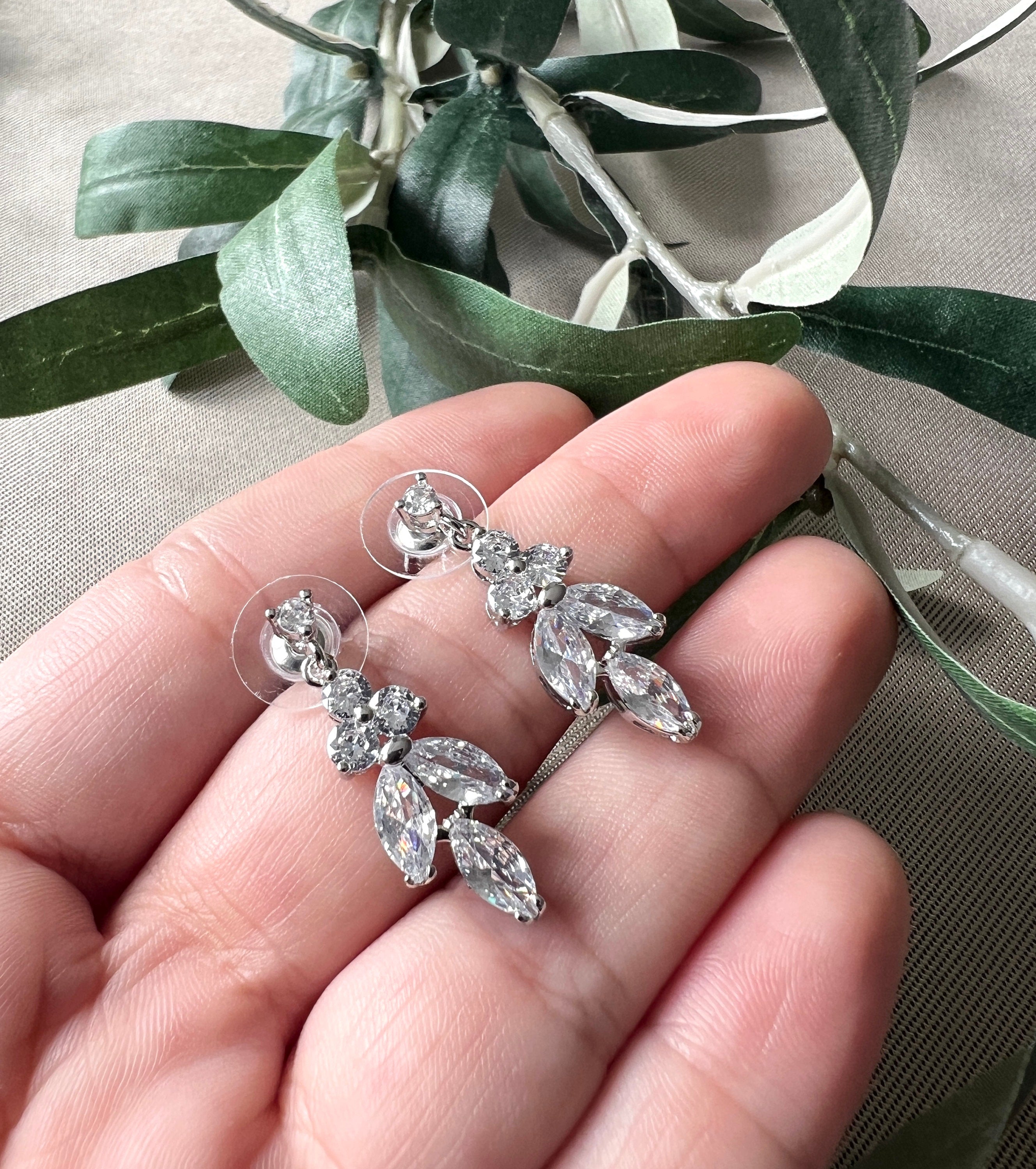 Brautohrringe, funkelnde Zirkoniasteine, Silber, Gold, elegante Ohrringe, Brautschmuck, Braut - Gold-Ohrringe-Schmuckblüte