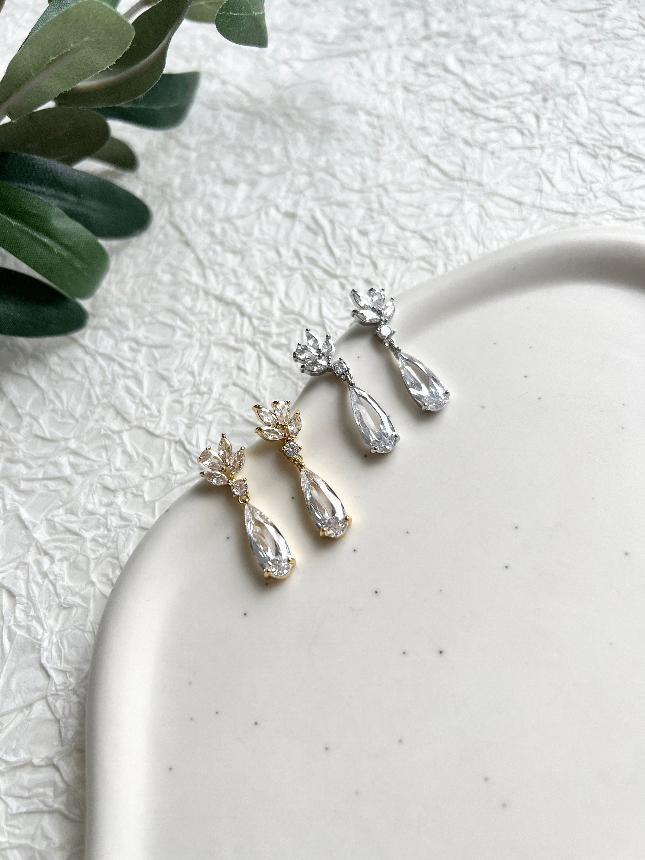 Brautohrringe, funkelnde Zirkoniasteine, Silber, Gold, elegante Ohrringe, Brautschmuck, Braut - Gold-Ohrringe-Schmuckblüte