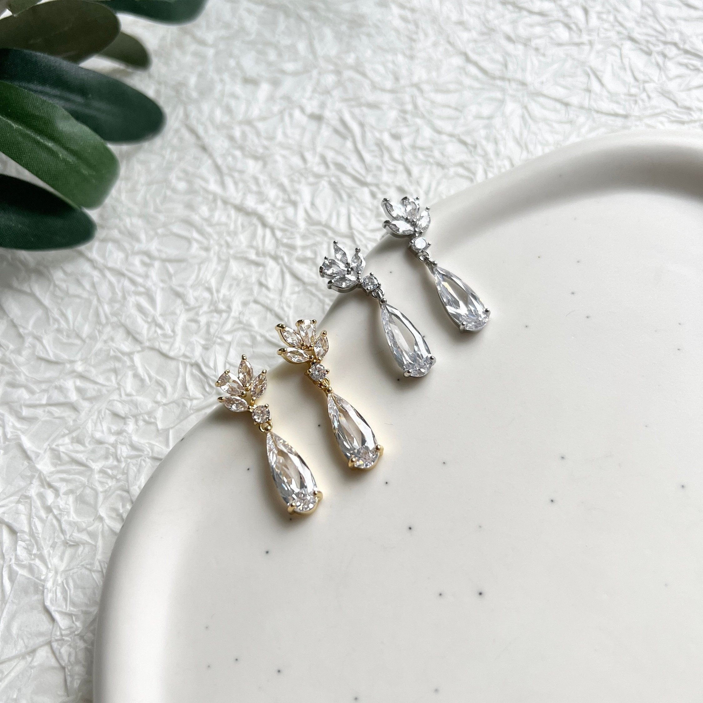 Brautohrringe, funkelnde Zirkoniasteine, Silber, Gold, elegante Ohrringe, Brautschmuck, - Silber-Ohrringe-Schmuckblüte