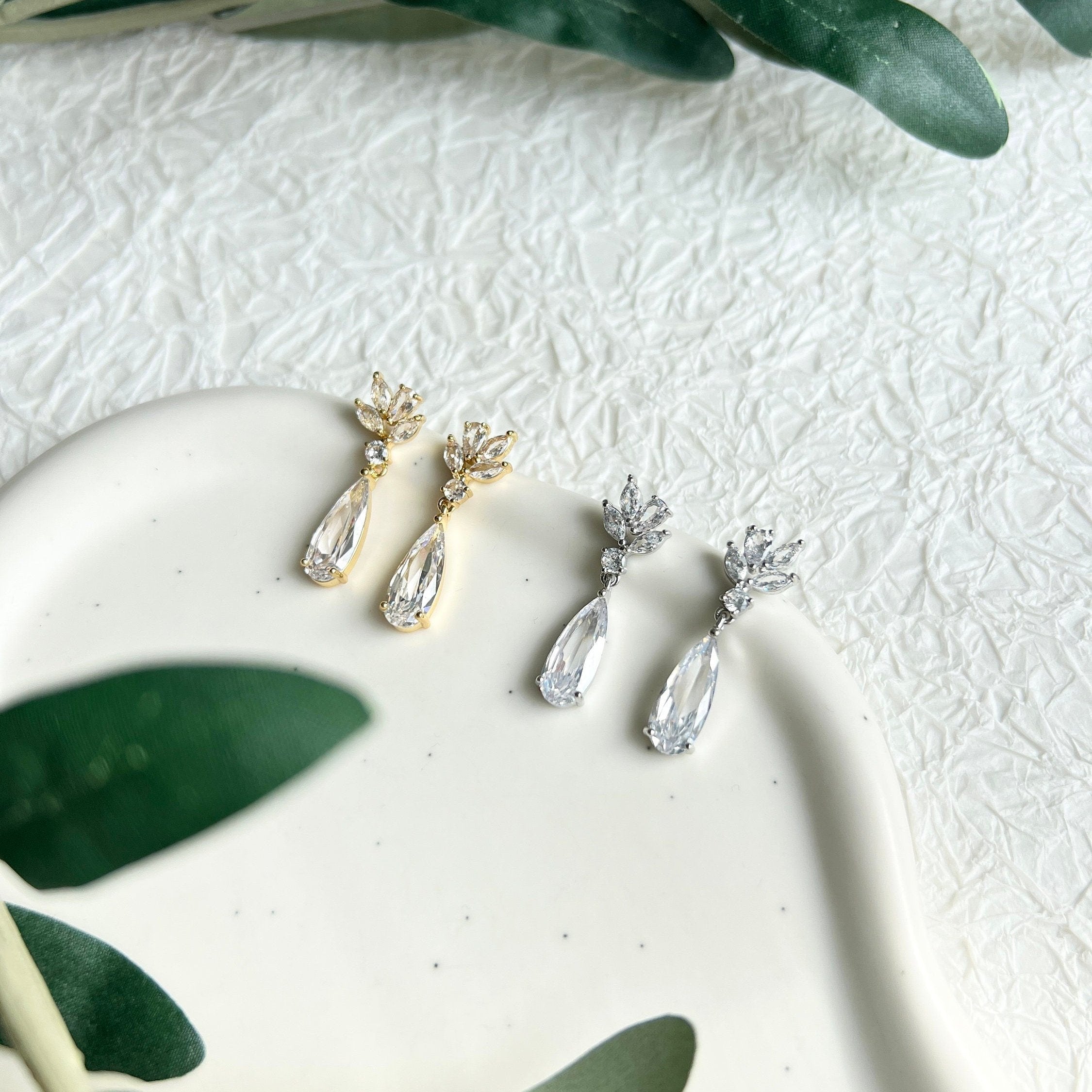 Brautohrringe, funkelnde Zirkoniasteine, Silber, Gold, elegante Ohrringe, Brautschmuck, - Silber-Ohrringe-Schmuckblüte