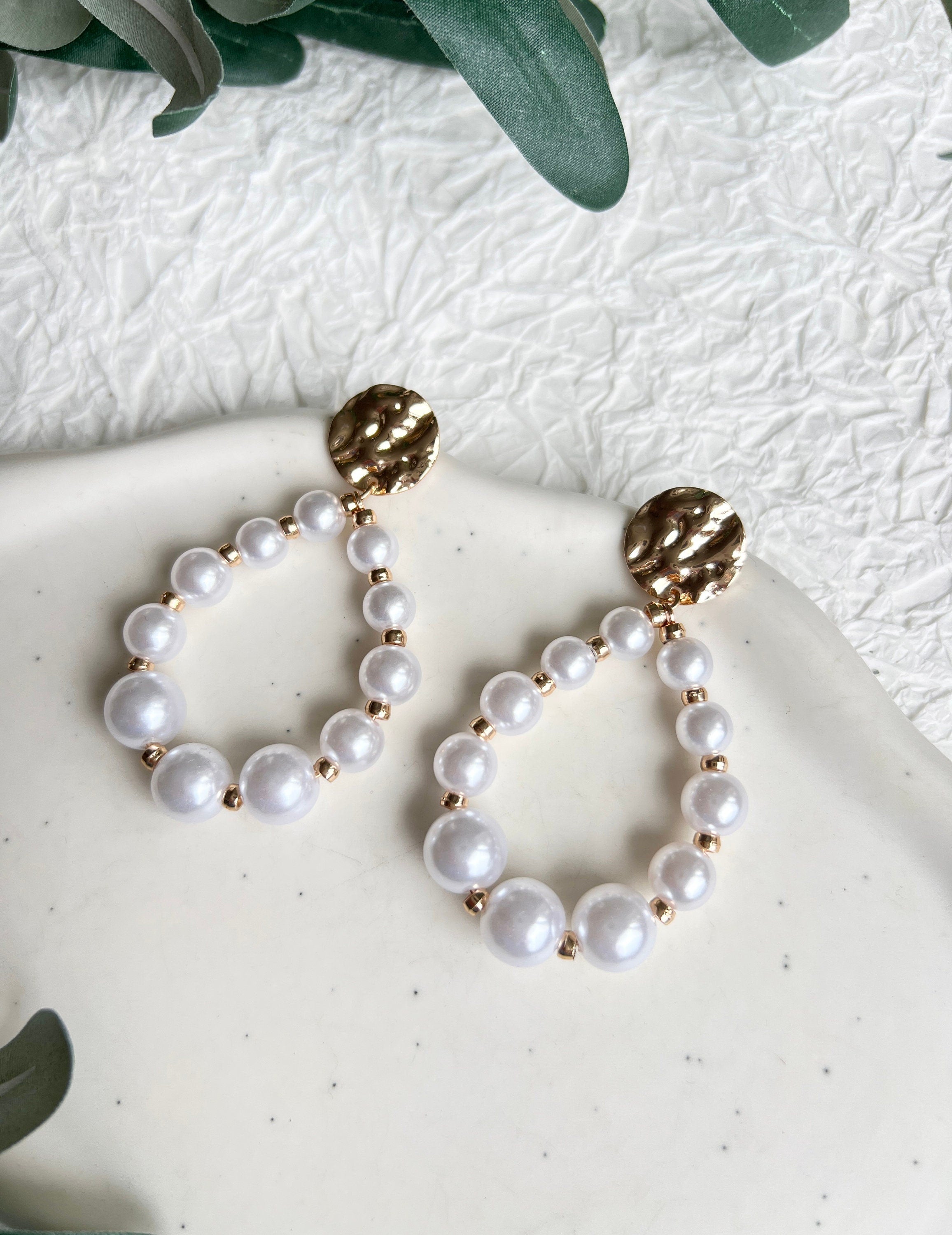 Ohrringe Perlen, Weiß, Brautschmuck, Perlenschmuck, Gold, Ohrstecker Standesamt, Brautohrringe, moderne ovale Haengeohrringe