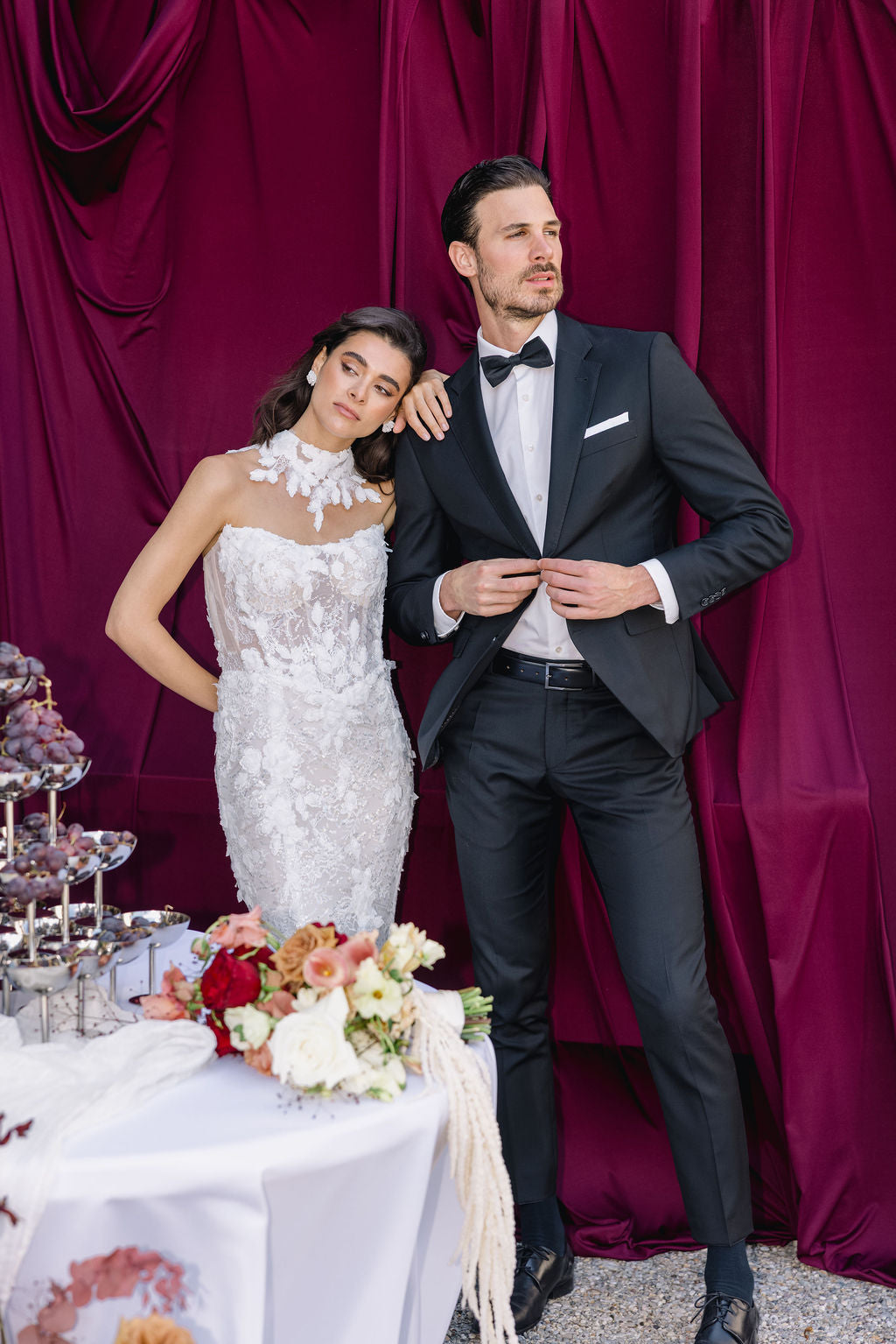 Ohrringe, weiß-transparente Blüten, abstrakt, Couture, feine Ohrstecker, Brautohrringe, Schmuck fuer die Hochzeit, Hochzeitsschmuck, eleganter Brautschmuck, moderne Damenohrringe, Schmuckbluete