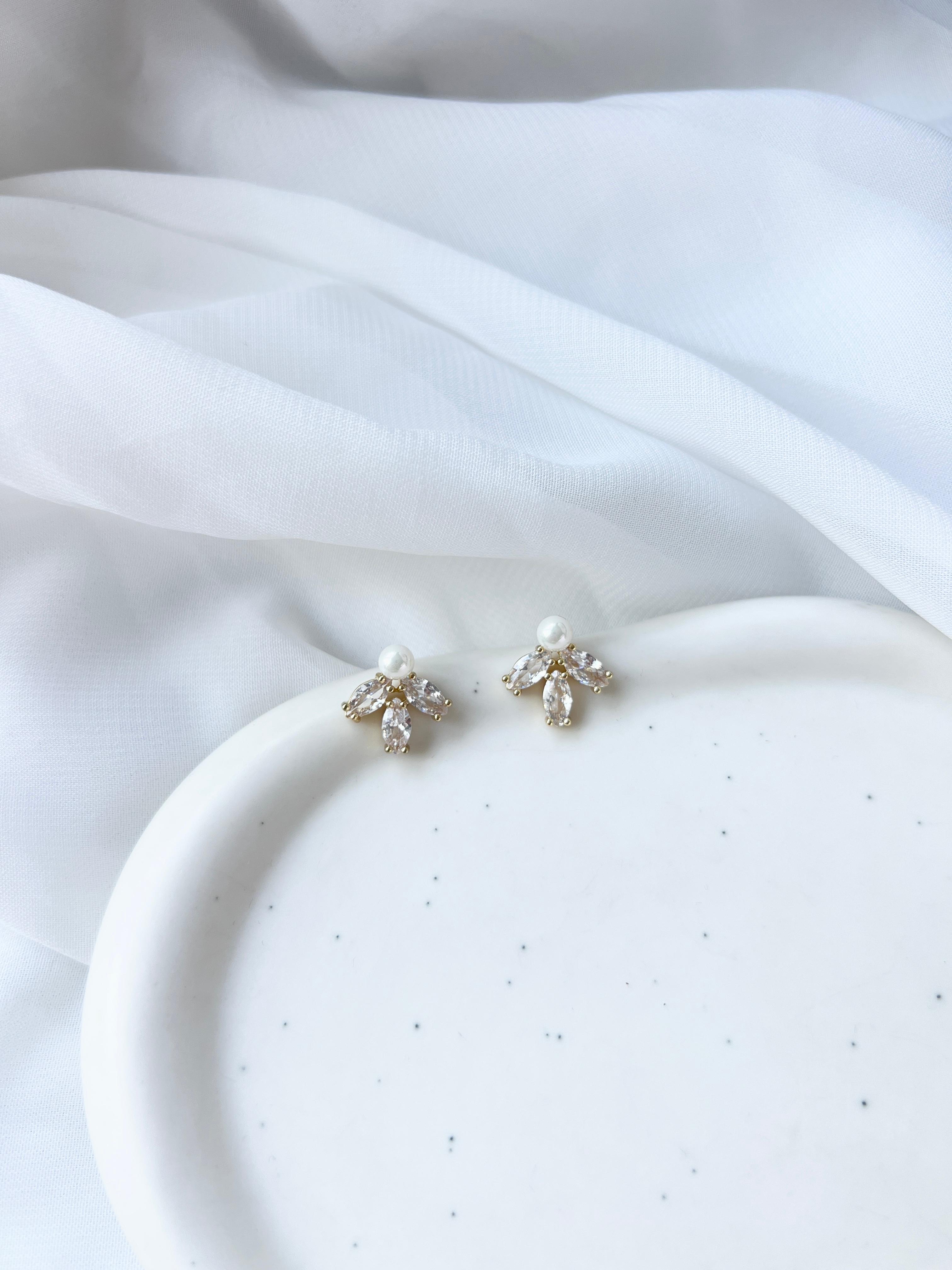 Ohrstecker, Gold, feine Ohrringe, Brautohrringe, eleganter Brautschmuck, glaenzender Ohrscchmuck, Hochzeit, Hochzeitsschmuck, Damenohrringe, Geschenk fuer Sie