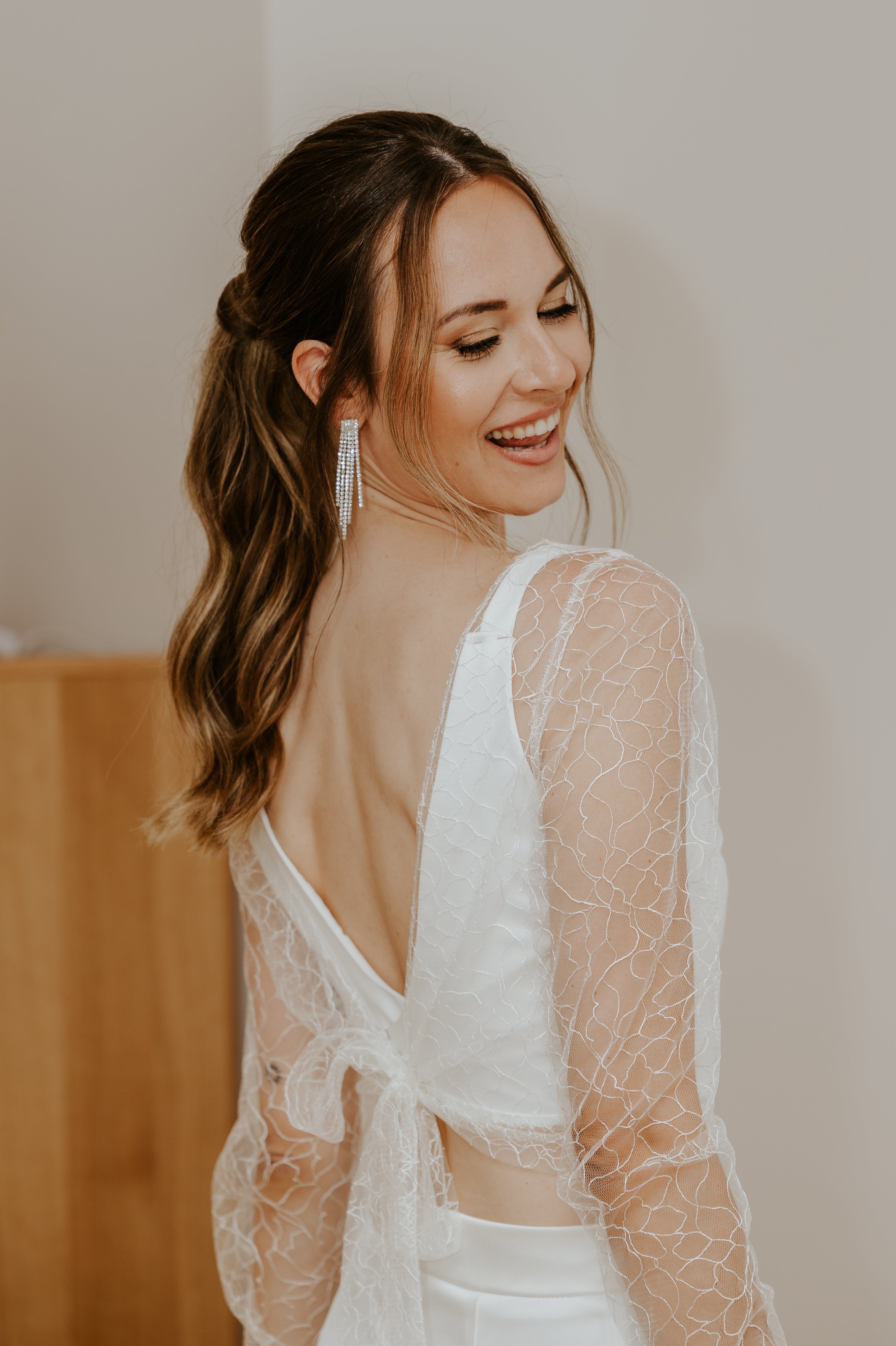 Ohrringe Braut, Strass, Silber, moderne Brautohrringe, glänzender Schmuck für die Hochzeit, Hängeohrringe, Standesamt-Look