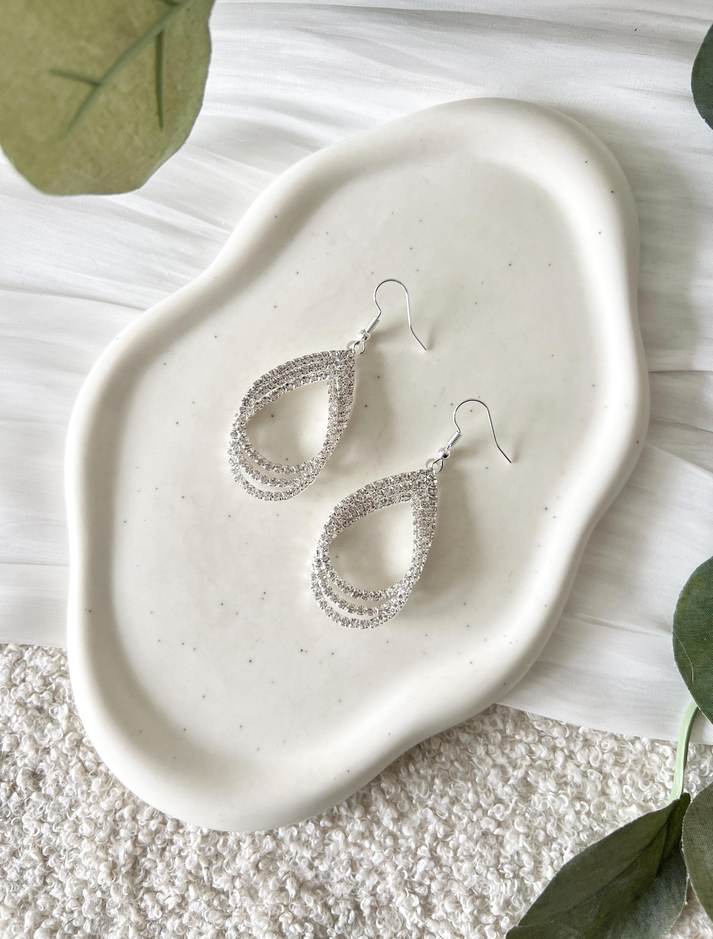Ohrringe Braut, Silber, ovale Hängeohrringe, Strass, glänzender Brautschmuck, funkelnde Brautohrringe, Hochzeit, moderner Schmuck