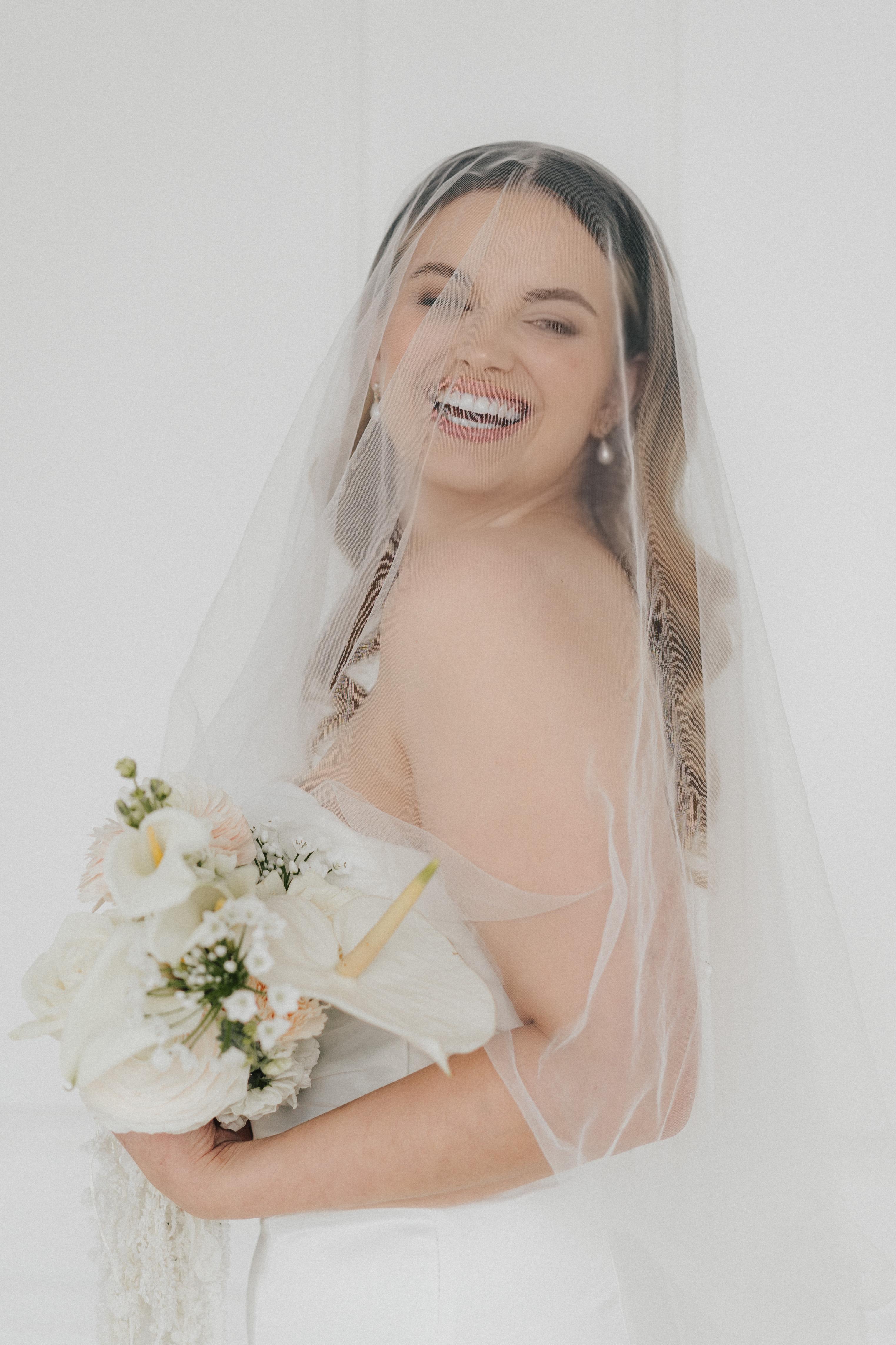Perlenohrringe Braut, ovale Perlen, Silber oder Gold, Ohrstecker Zirconia, funkelnde Brautohrringe, Brautschmuck, Schmuck Hochzeit, Standesamt, feine Ohrringe, Schmuckblüte