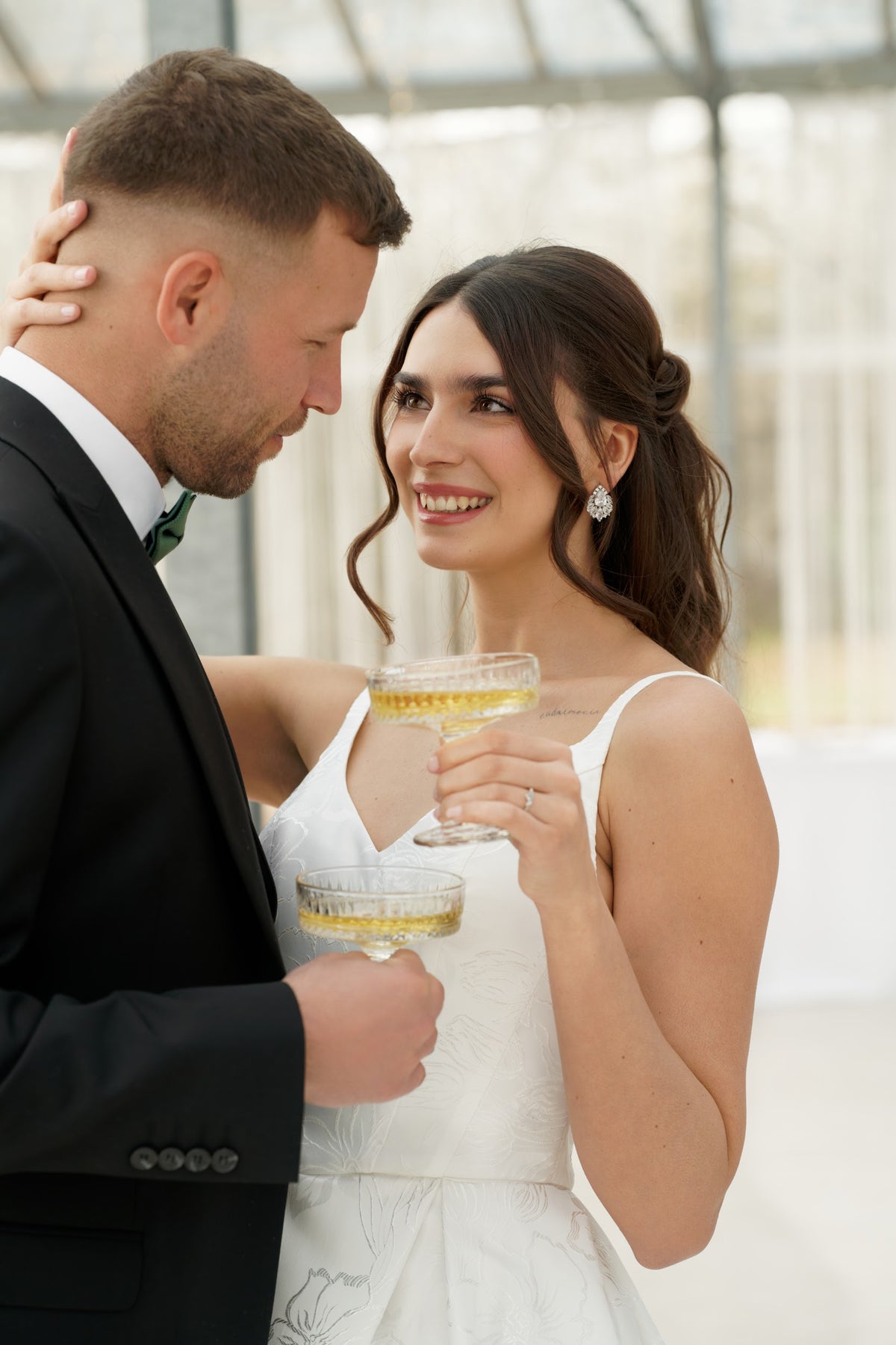 Funkelnde Ohrringe, Silber, Cubic Zirconia, auffallende Ohrstecker, Brautschmuck, glänzende Brautohrringe, eleganter Schmuck Standesamt, modern, Hochzeit