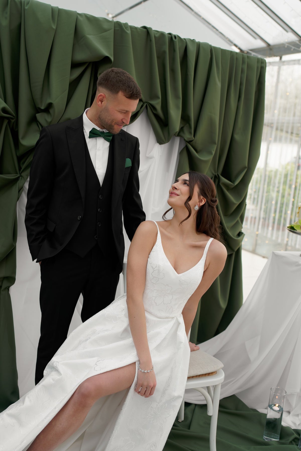Funkelnde Ohrringe, Silber, Cubic Zirconia, auffallende Ohrstecker, Brautschmuck, glänzende Brautohrringe, eleganter Schmuck Standesamt, modern, Hochzeit