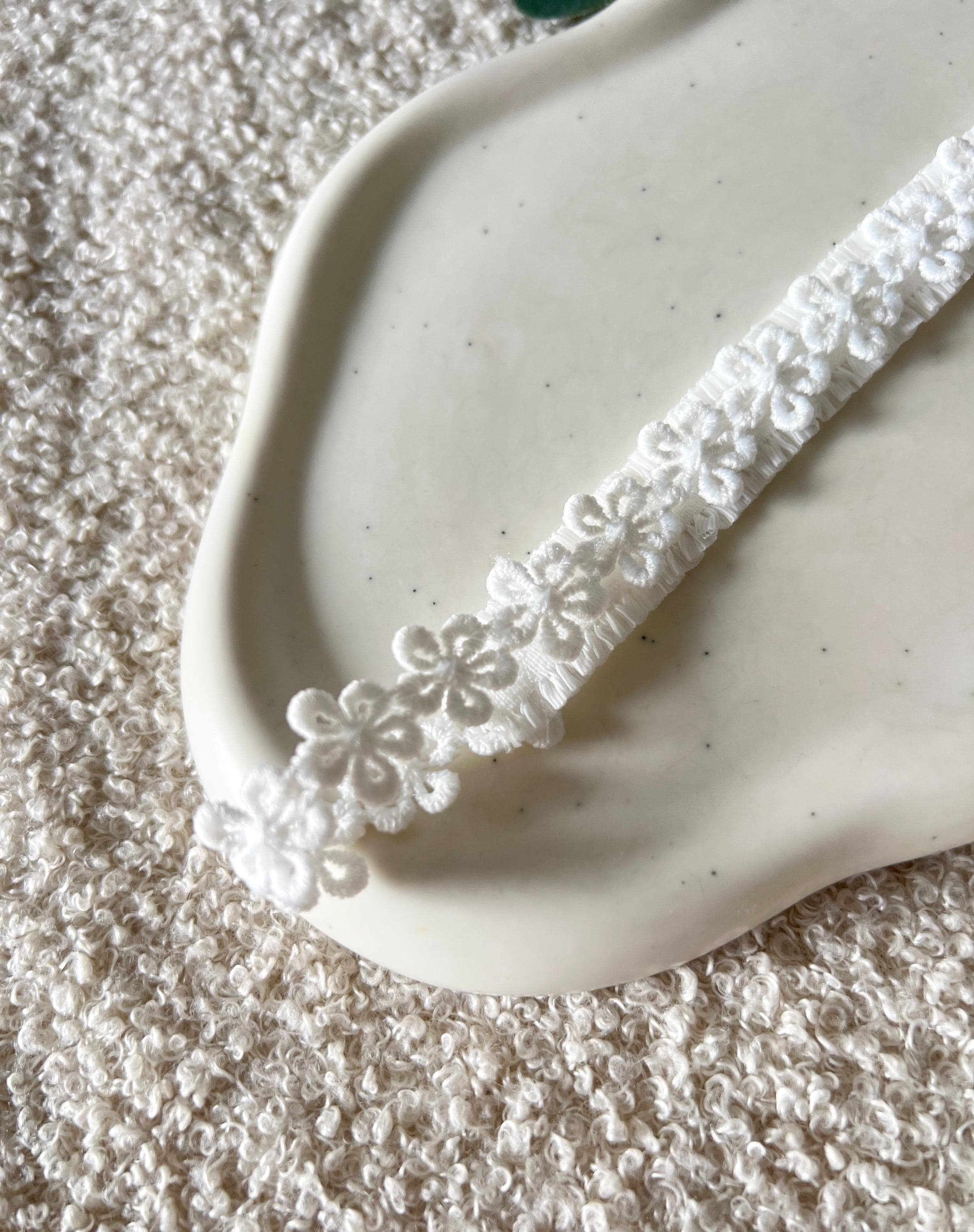 Brautschmuck, Strumpfband, weißes Brautstrumpfband mit Blumen, Spitze, florales Muster, dehnbar, Einheitsgröße, Gummiband, Brautzubehör, Braut, Schmuck Hochzeit, Schmuckbluete