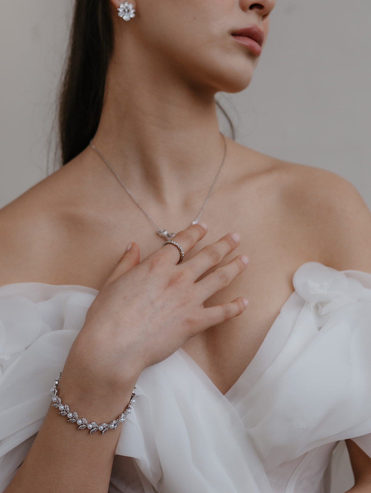 Brautarmband, Gold, Roségold oder Silber, Brautschmuck, weisse feine Perlen, Perlenschmuck, edles Perlenarmband, hochwertiger Schmuck, Hochzeit, Geschenk für Sie, Frauen
