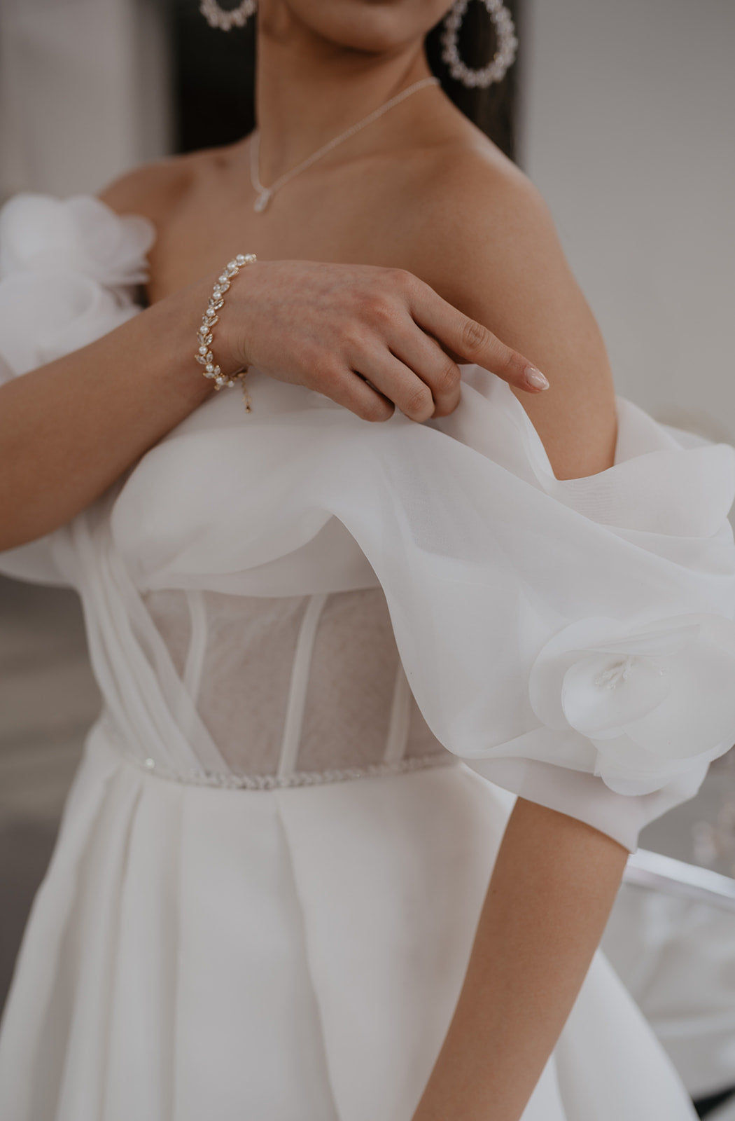 Brautarmband, Gold, Roségold oder Silber, Brautschmuck, weisse feine Perlen, Perlenschmuck, edles Perlenarmband, hochwertiger Schmuck, Hochzeit, Geschenk für Sie, Frauen
