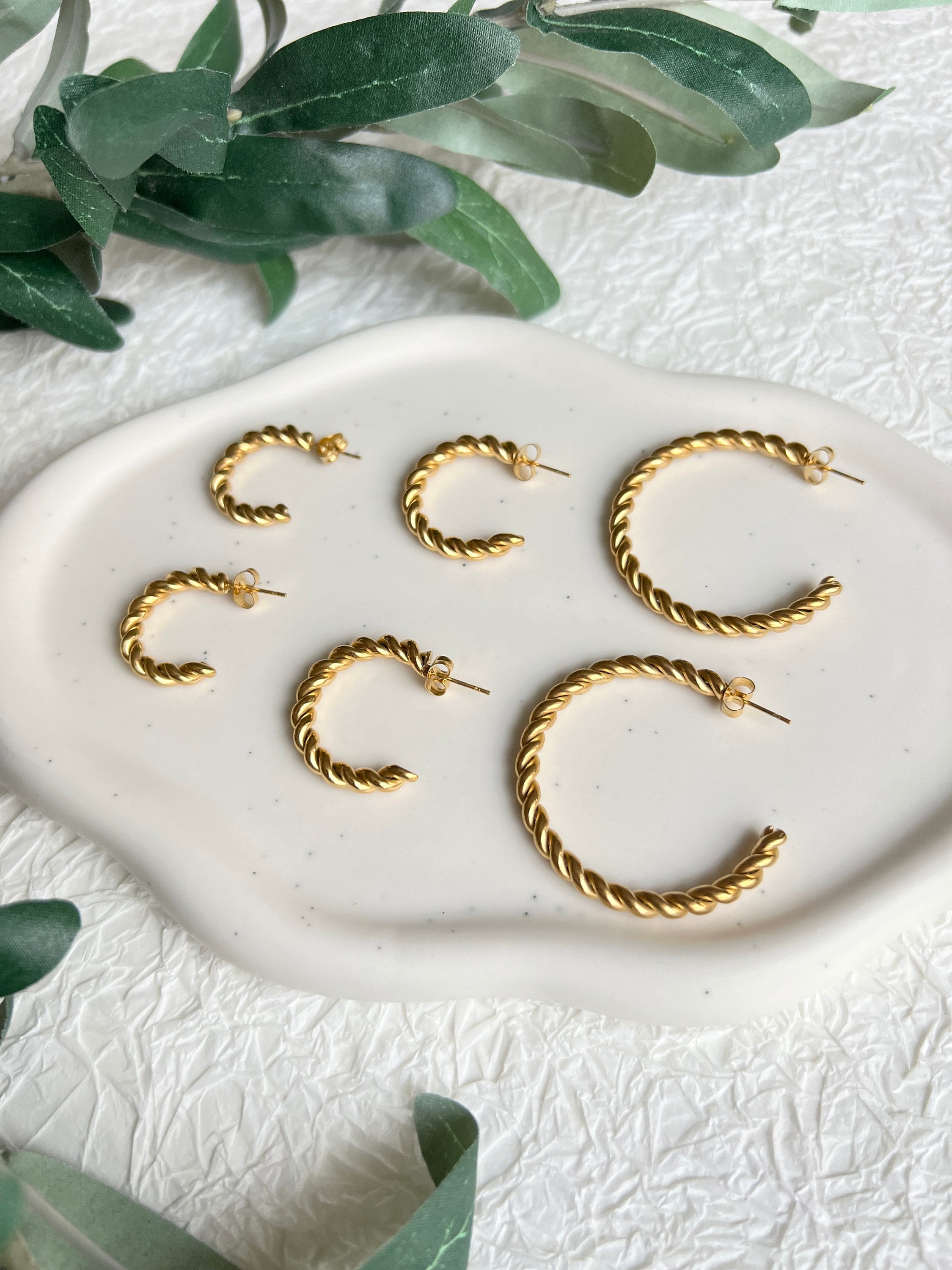 Creolen, Ohrringe Gold, rund, gedreht, moderne Ohrringe, minimalistisch, verschiedene - klein (2cm)-Ohrringe-Schmuckblüte