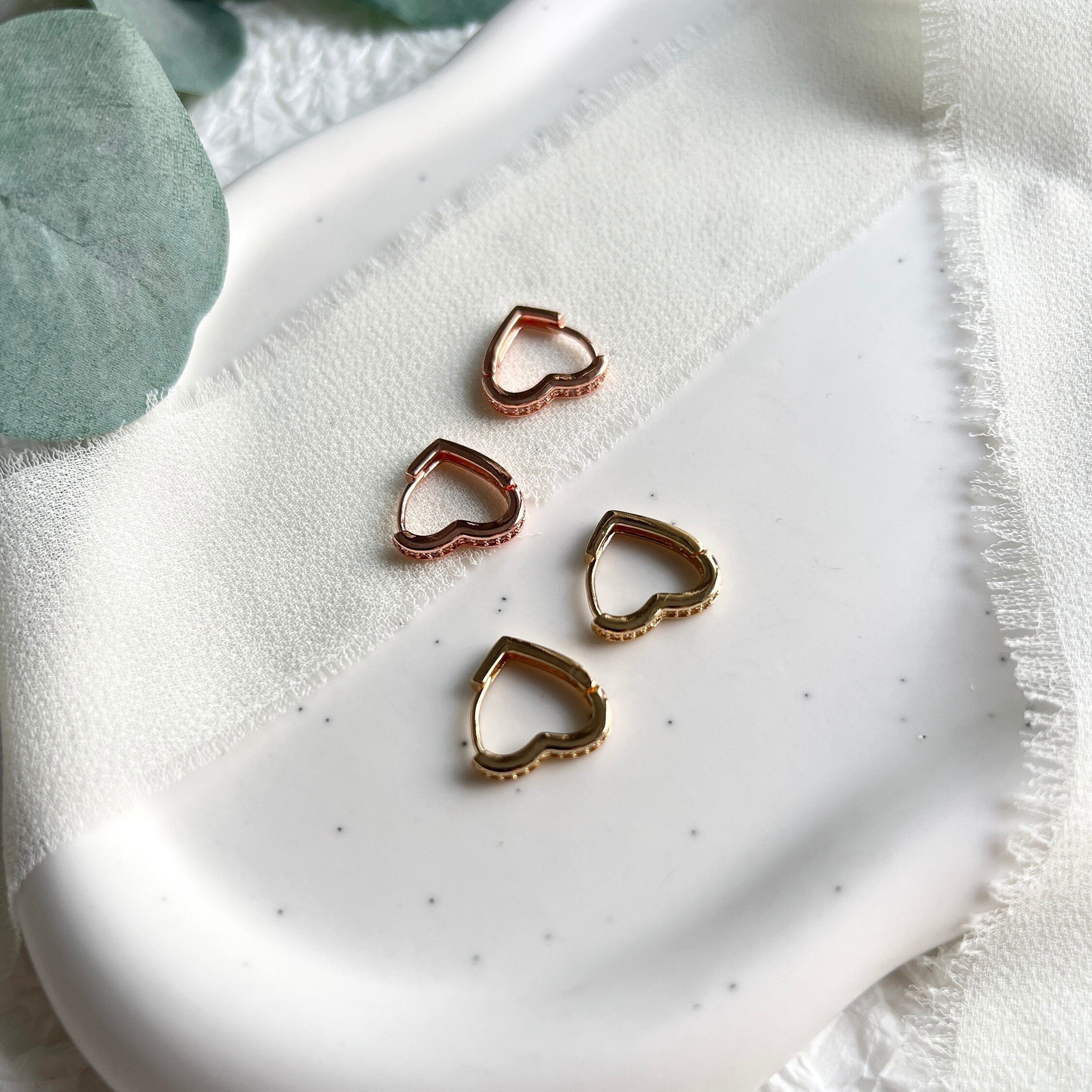 Creolen Ohrringe, Herzform, Herz, Gold und Roségold, Huggie Ohrringe, Hoops, Ohrstecker - Gold-Ohrringe-Schmuckblüte