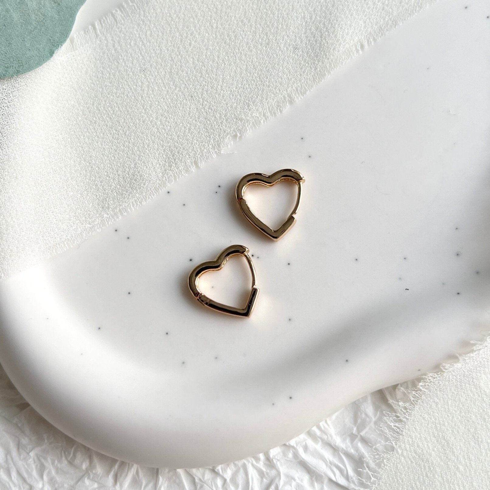 Creolen Ohrringe, Herzform, Herz, Gold und Roségold, Huggie Ohrringe, Hoops, Ohrstecker - Gold-Ohrringe-Schmuckblüte