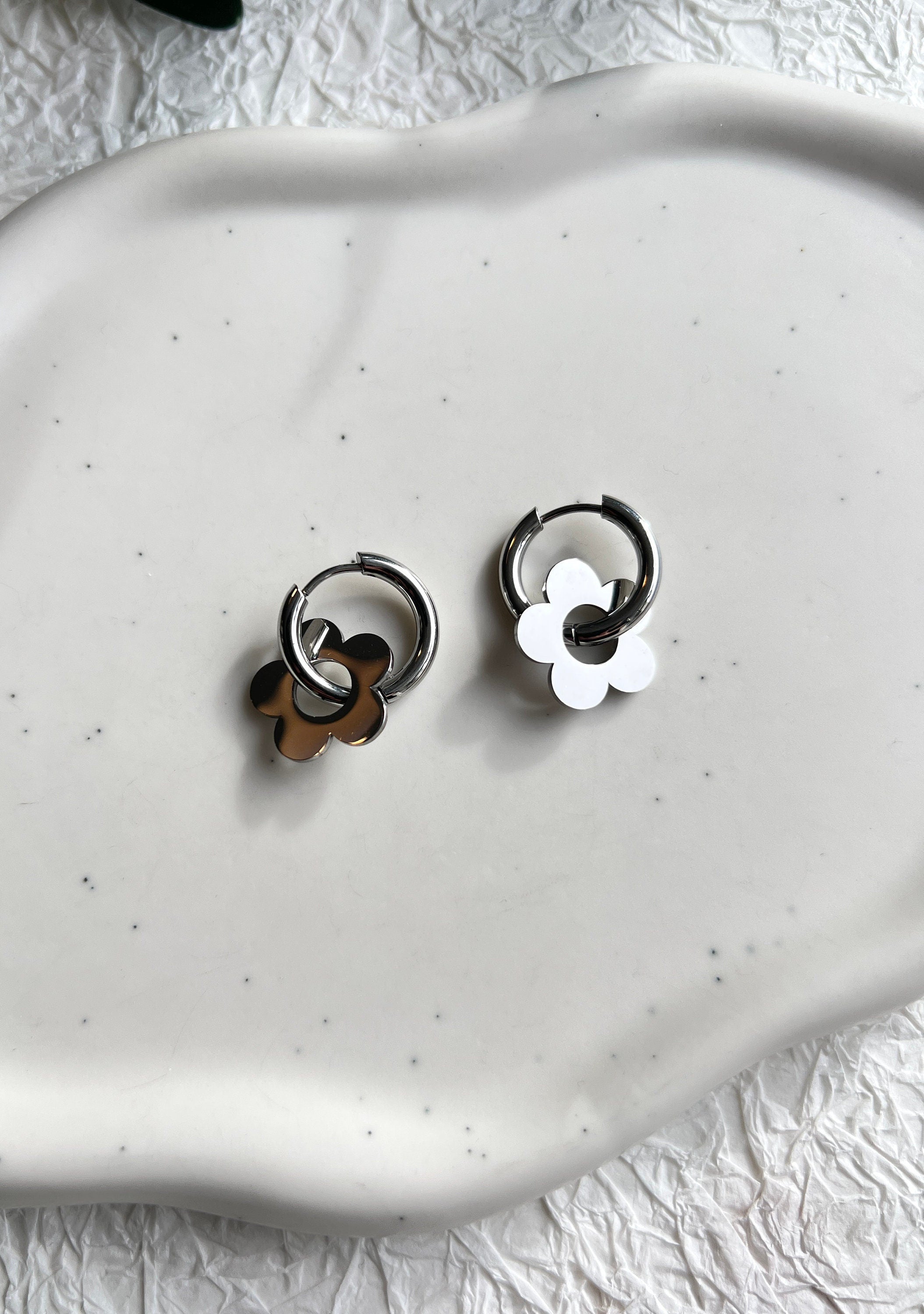 Creolen Ohrringe, Silber, Blumen Anhänger, Edelstahl, Ohrstecker, runde Hoops, Kreole, Schmuck-Ohrringe-Schmuckblüte