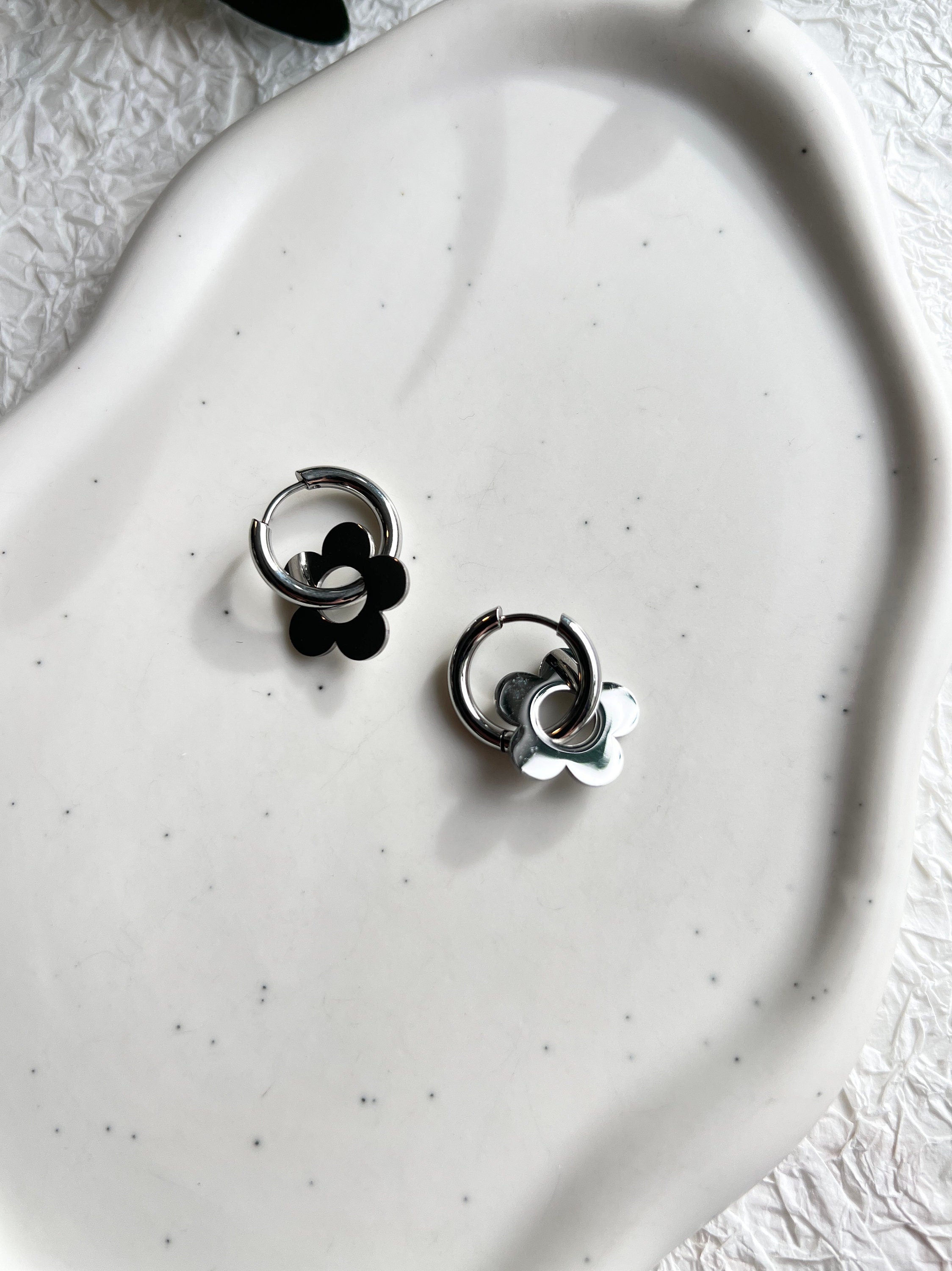 Creolen Ohrringe, Silber, Blumen Anhänger, Edelstahl, Ohrstecker, runde Hoops, Kreole, Schmuck-Ohrringe-Schmuckblüte