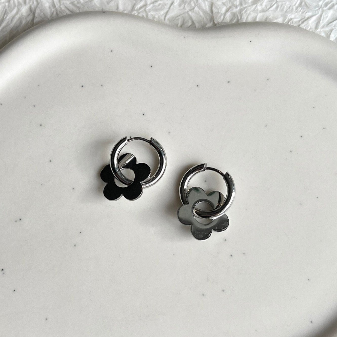 Creolen Ohrringe, Silber, Blumen Anhänger, Edelstahl, Ohrstecker, runde Hoops, Kreole, Schmuck-Ohrringe-Schmuckblüte