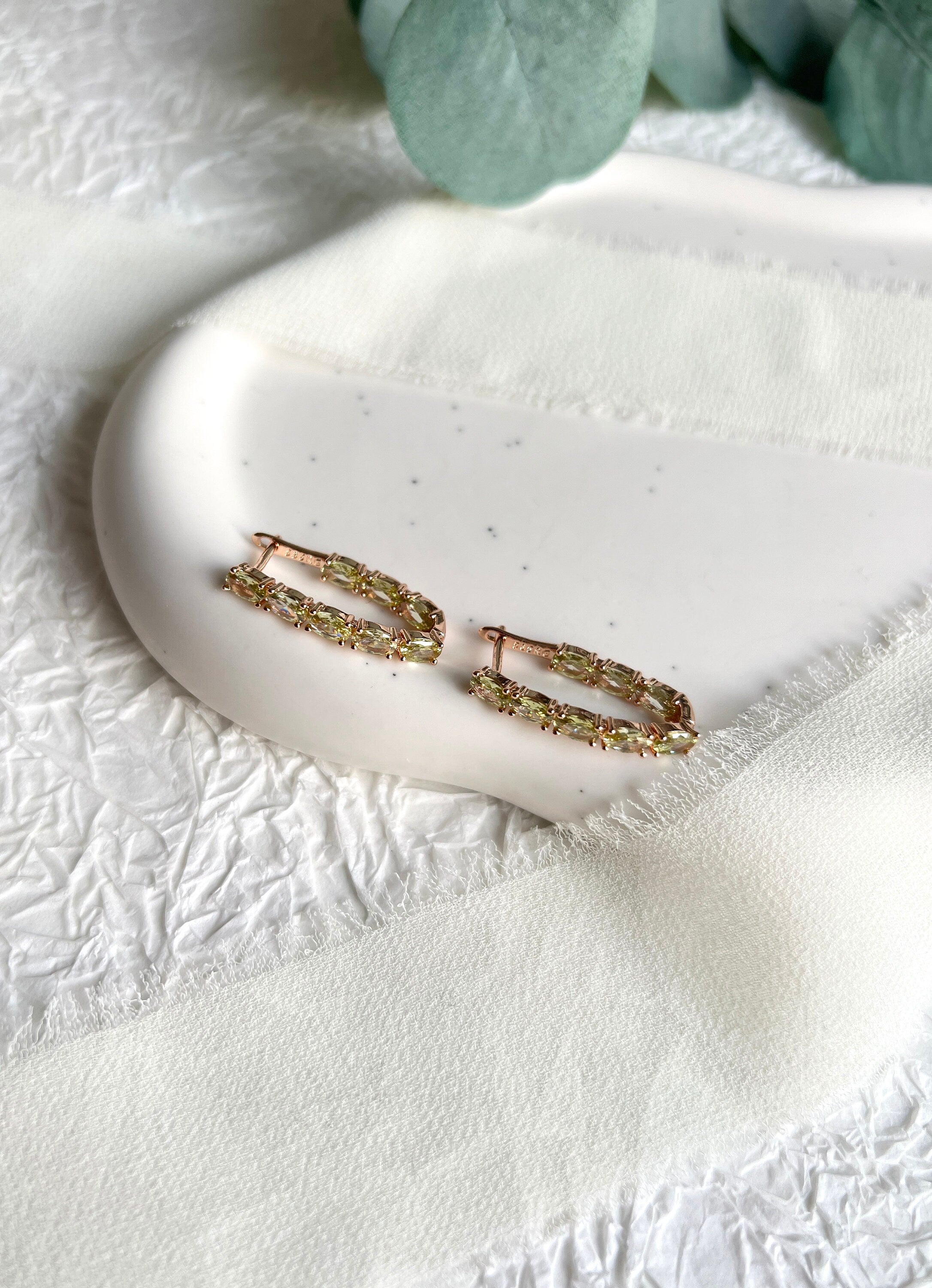 Creolen, funkelnde Ohrringe, längliche Zirkoniasteine, 585 Roségold, - Roségold/Hellgrün-Ohrringe-Schmuckblüte