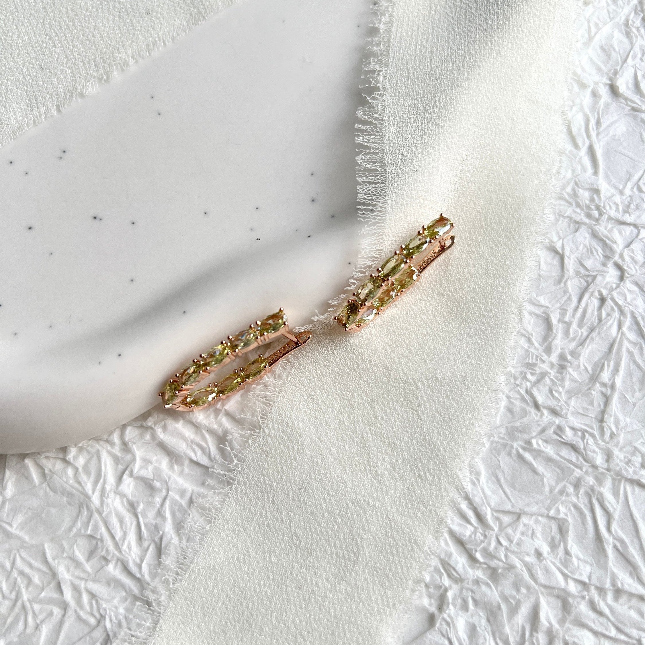 Creolen, funkelnde Ohrringe, längliche Zirkoniasteine, 585 Roségold, - Roségold/Hellgrün-Ohrringe-Schmuckblüte