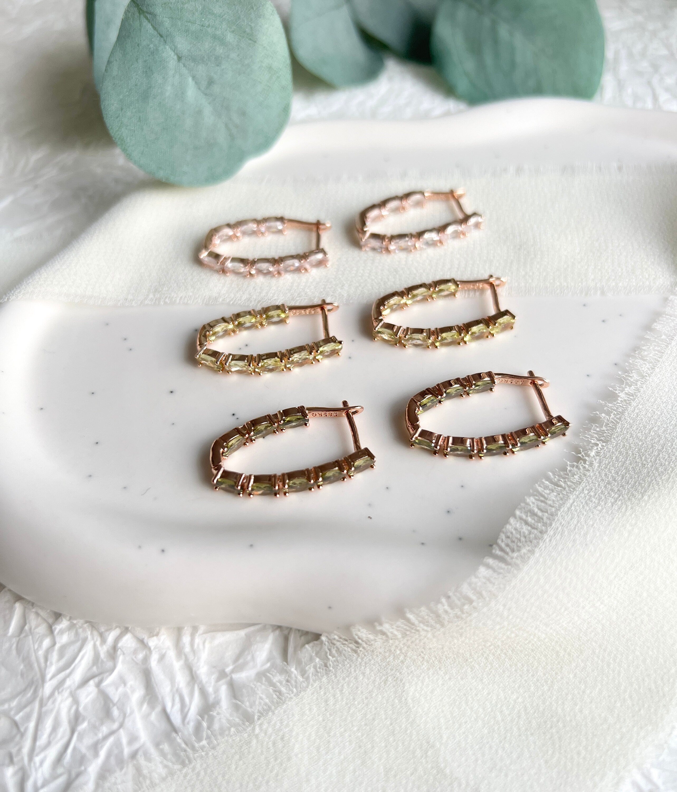 Creolen, funkelnde Ohrringe, längliche Zirkoniasteine, 585 Roségold, - Roségold/Olivgrün-Ohrringe-Schmuckblüte