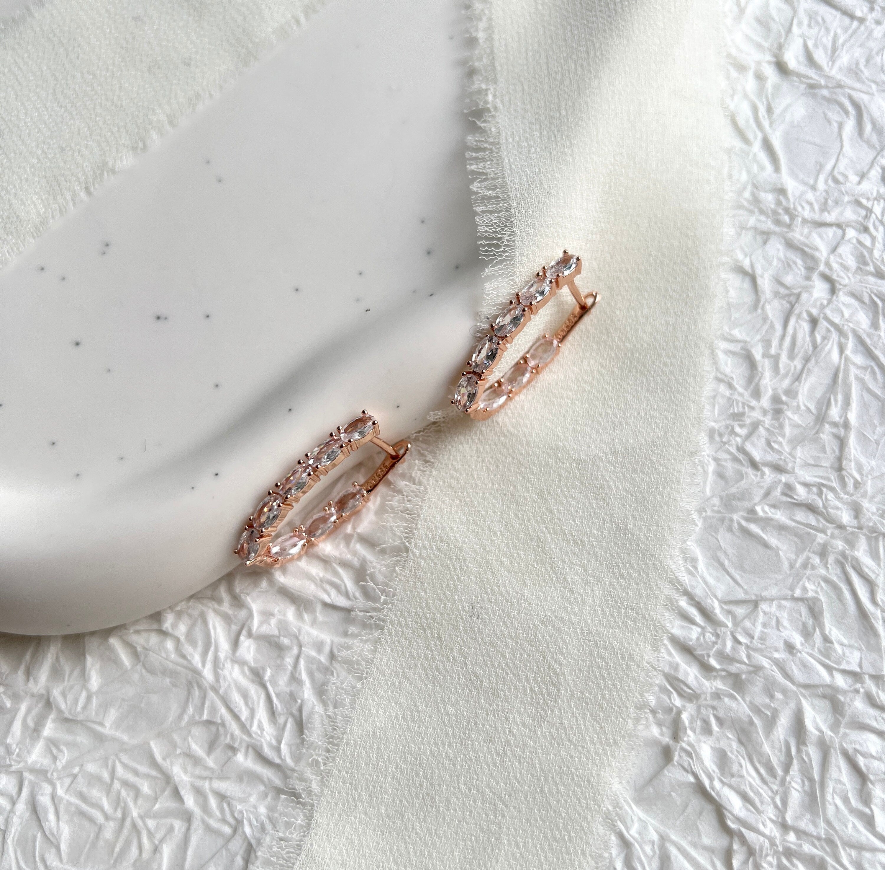 Creolen, funkelnde Ohrringe, längliche Zirkoniasteine, 585 Roségold, rechteckig, - Roségold/Weiß-Ohrringe-Schmuckblüte