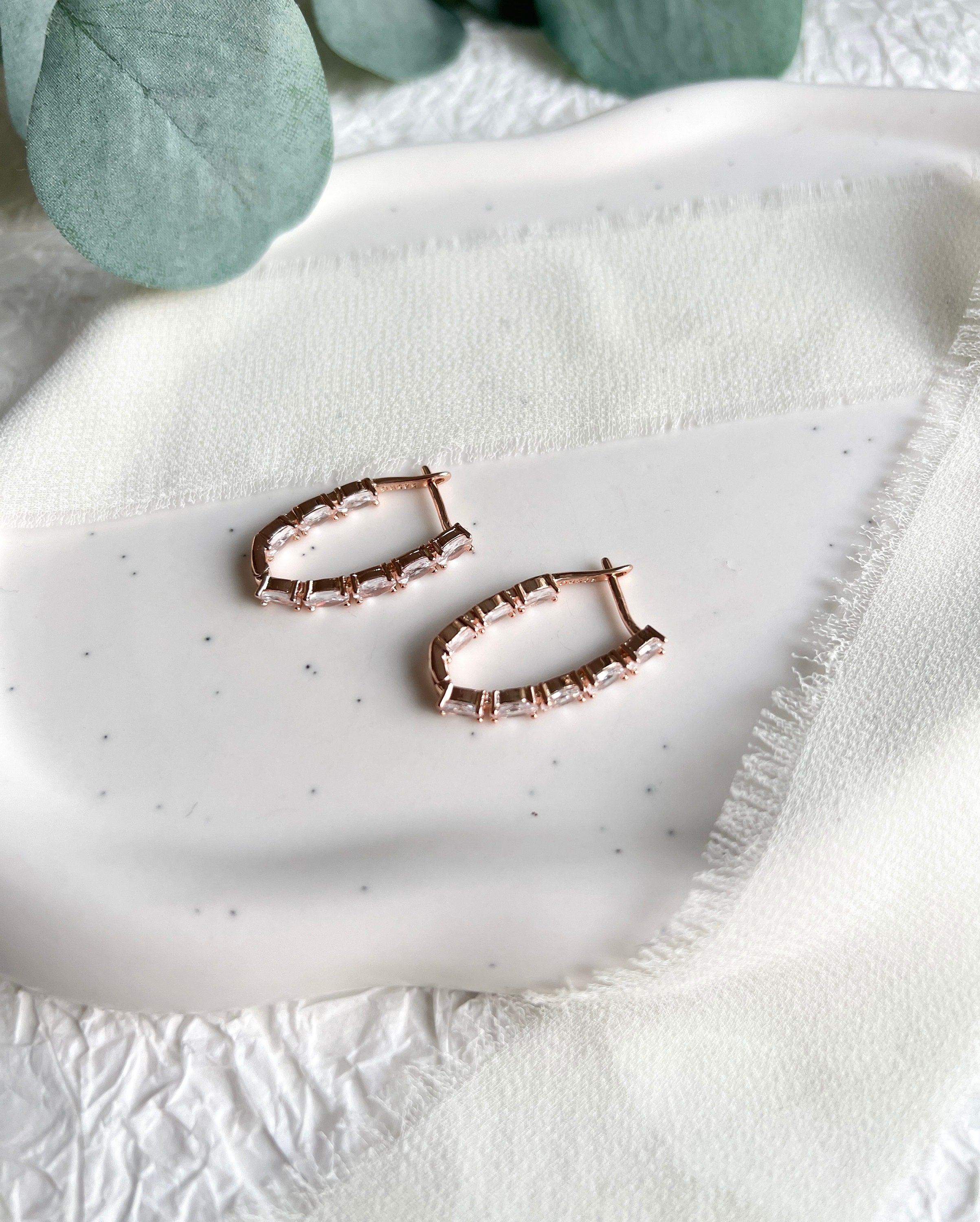 Creolen, funkelnde Ohrringe, längliche Zirkoniasteine, 585 Roségold, rechteckig, - Roségold/Weiß-Ohrringe-Schmuckblüte