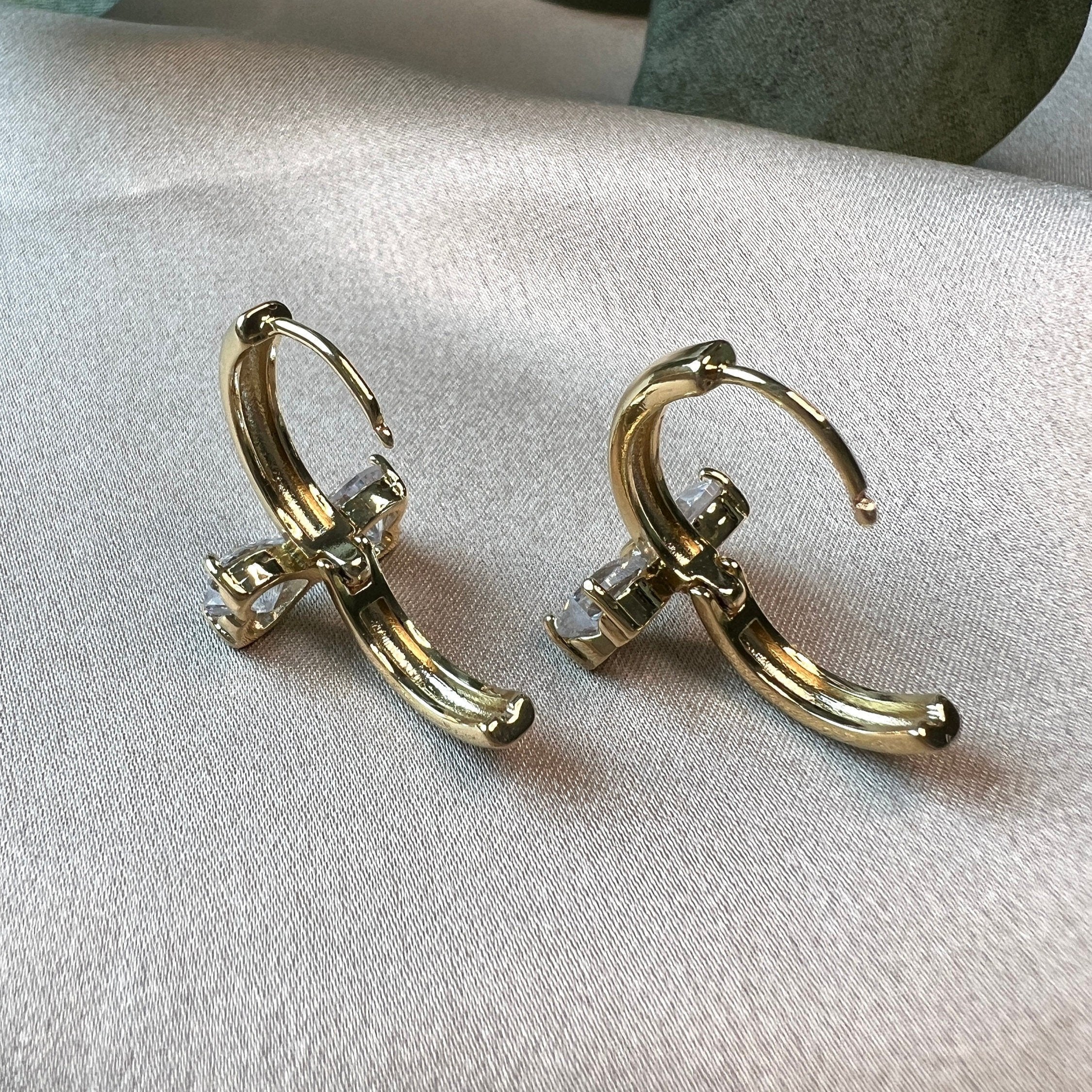 Creolen gold, funkelnde Schleife, runde Ohrringe Zirkoniasteine, Brautschmuck, Schmuck für Damen, elegante Ohrringe-Ohrringe-Schmuckblüte