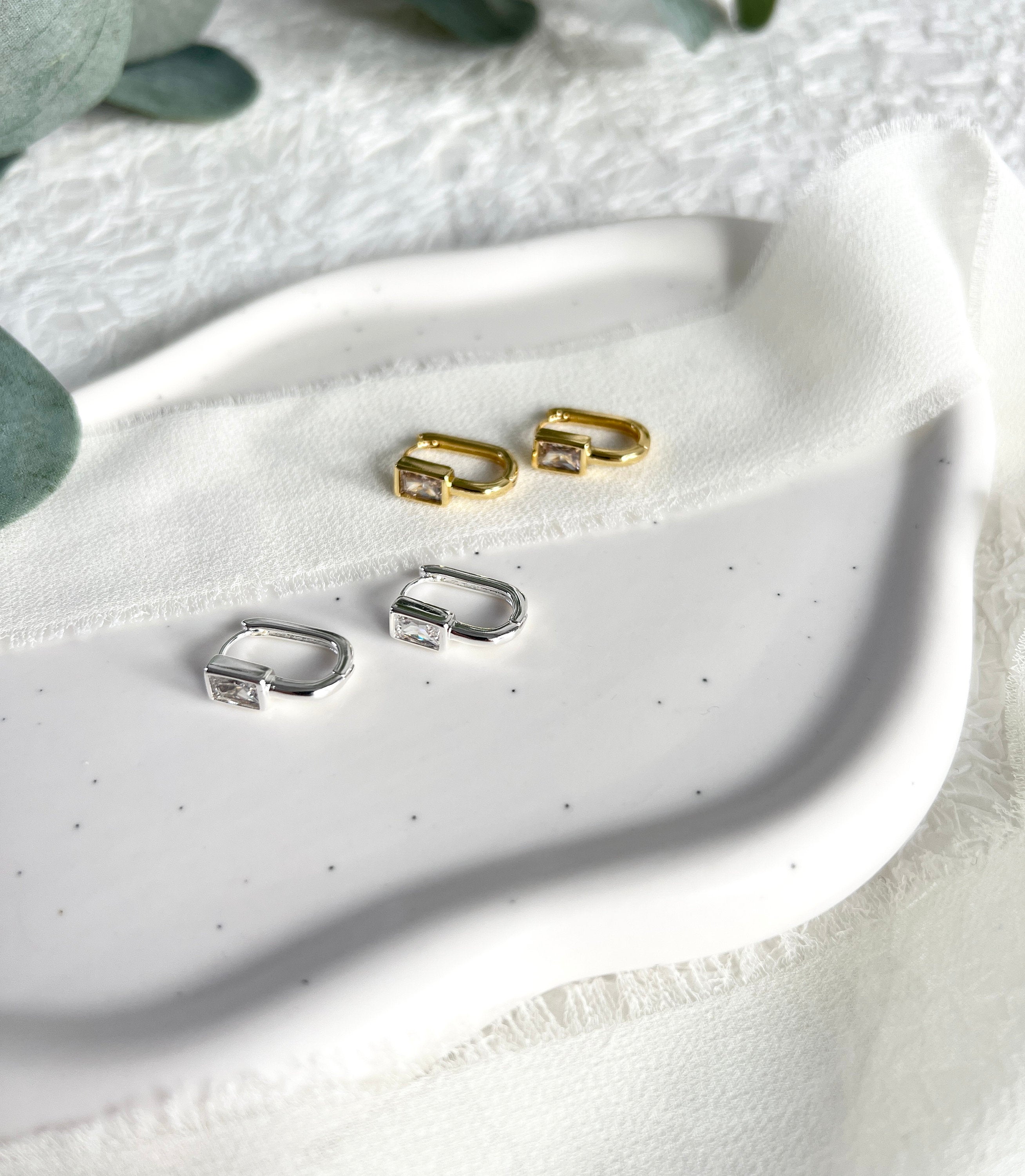 Creolen mit Zirkon-Pavé, gold und silber, minimalistische Ohrringe, Hoops, Hoop Ohrringe, - Gold-Ohrringe-Schmuckblüte