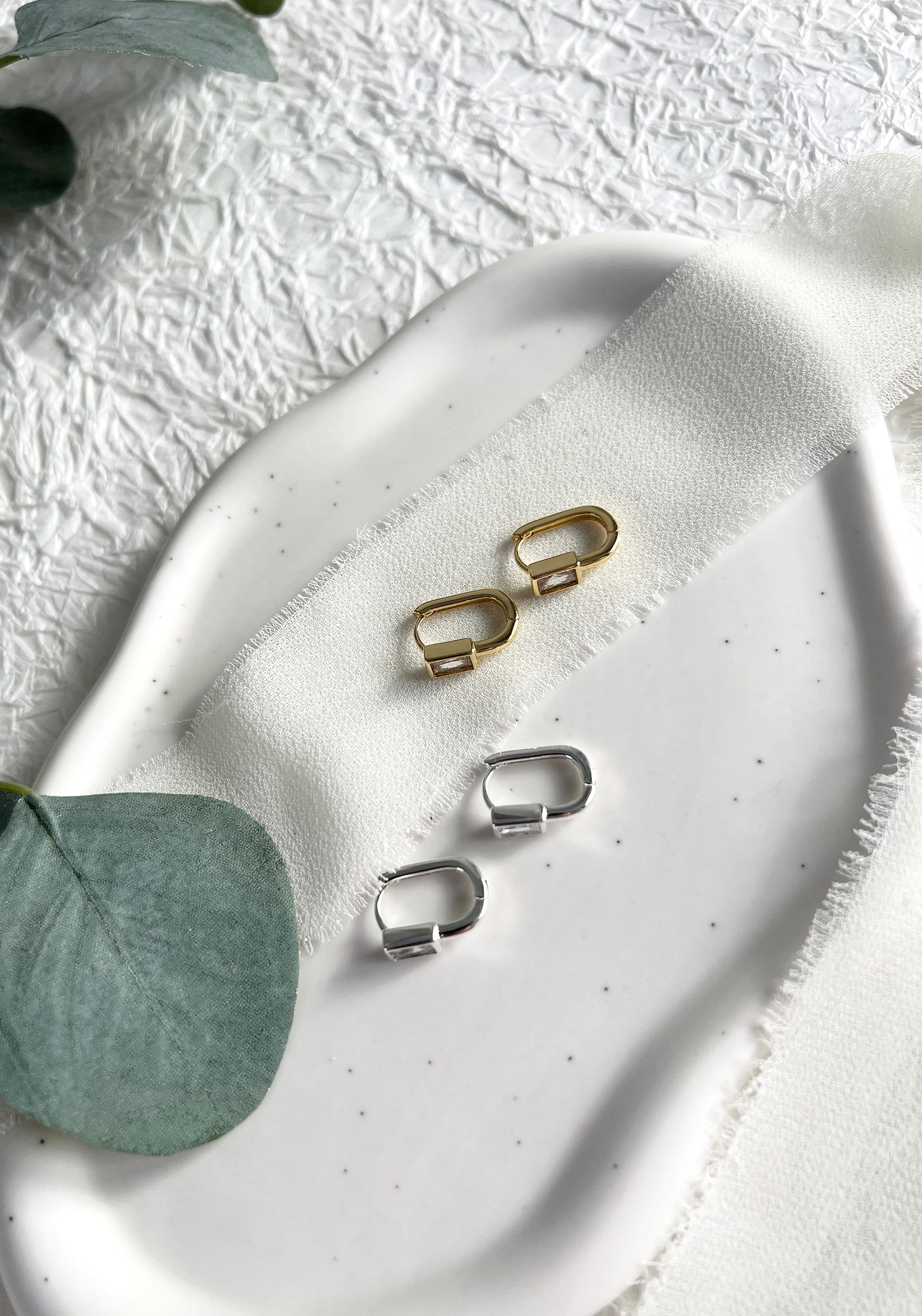Creolen mit Zirkon-Pavé, gold und silber, minimalistische Ohrringe, Hoops, Hoop Ohrringe, - Gold-Ohrringe-Schmuckblüte