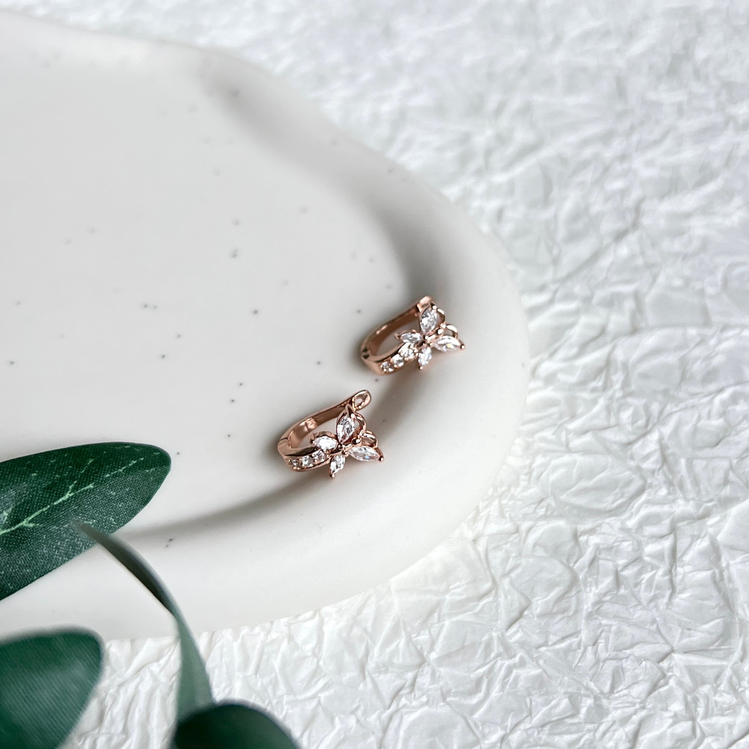 Creolen oval mit Cubic Zirconia Steinen, Schmetterling - gold, silber, Roségold - - Roségold-Ohrringe-Schmuckblüte