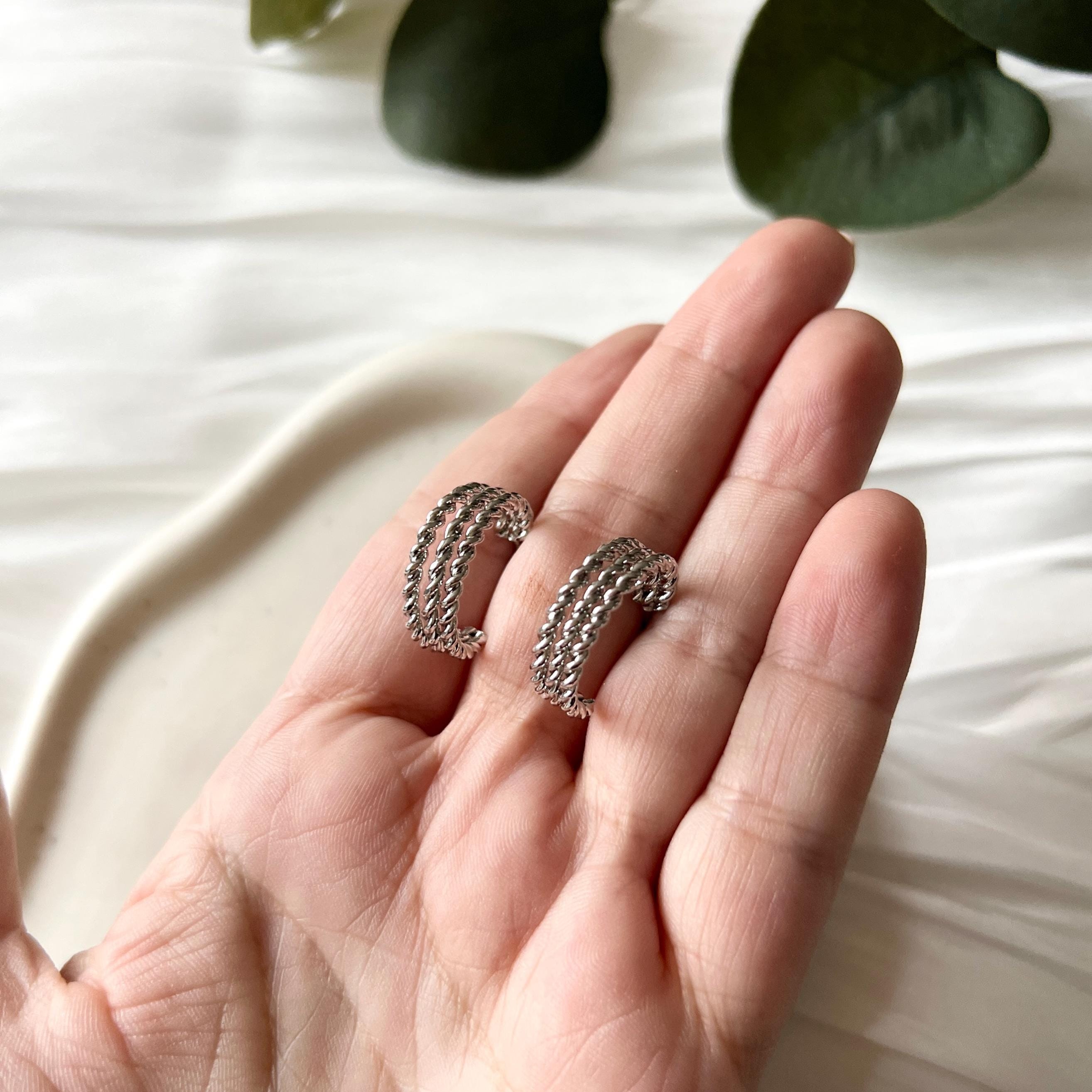 Creolen, Silber, gedreht, runde Ohrringe, moderner Schmuck, Ohrstecker, Ohrschmuck