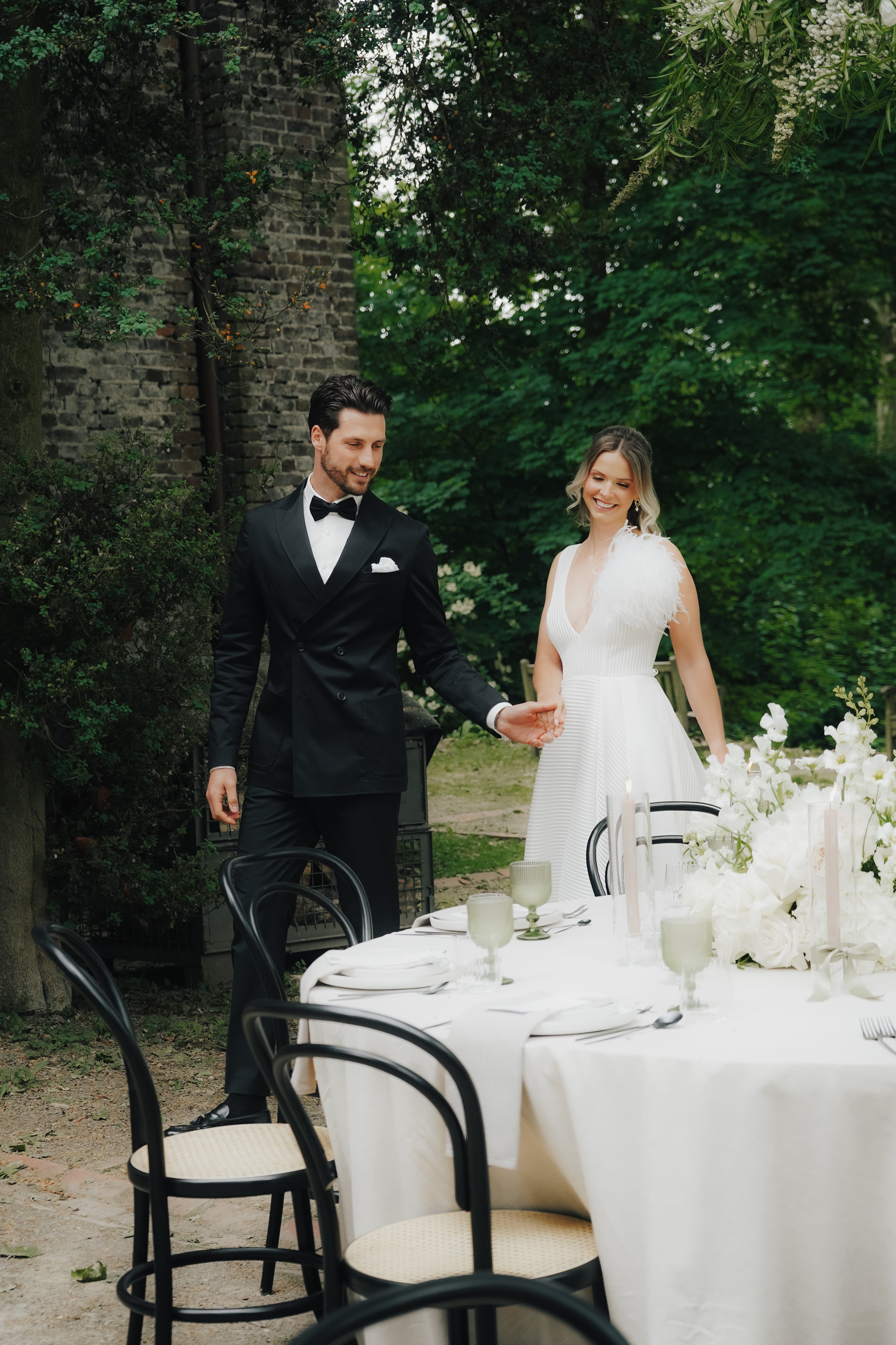 Perlenohrringe Braut, Gold, ovale Perlen, moderne Ohrstecker, elegante Ohrringe, Brautohrringe, Brautjungfer