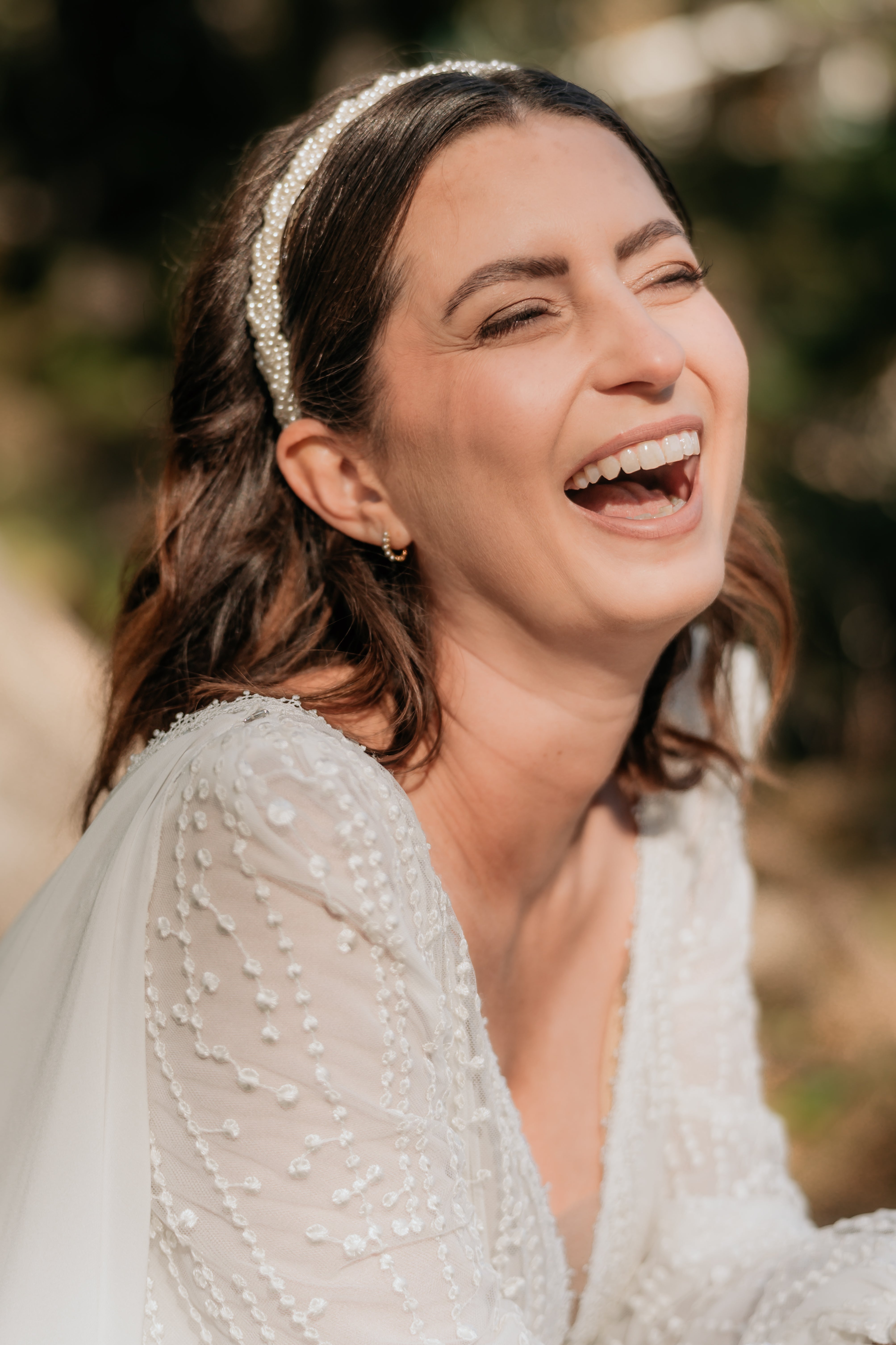 Atemberaubender Brauthaarreif mit feinen weißen Perlen, Gold, Perlenhaarreif, eleganter Perlenschmuck, Haarreif, Schmuck Hochzeit, Brauthaarschmuck, Schmuckblüte