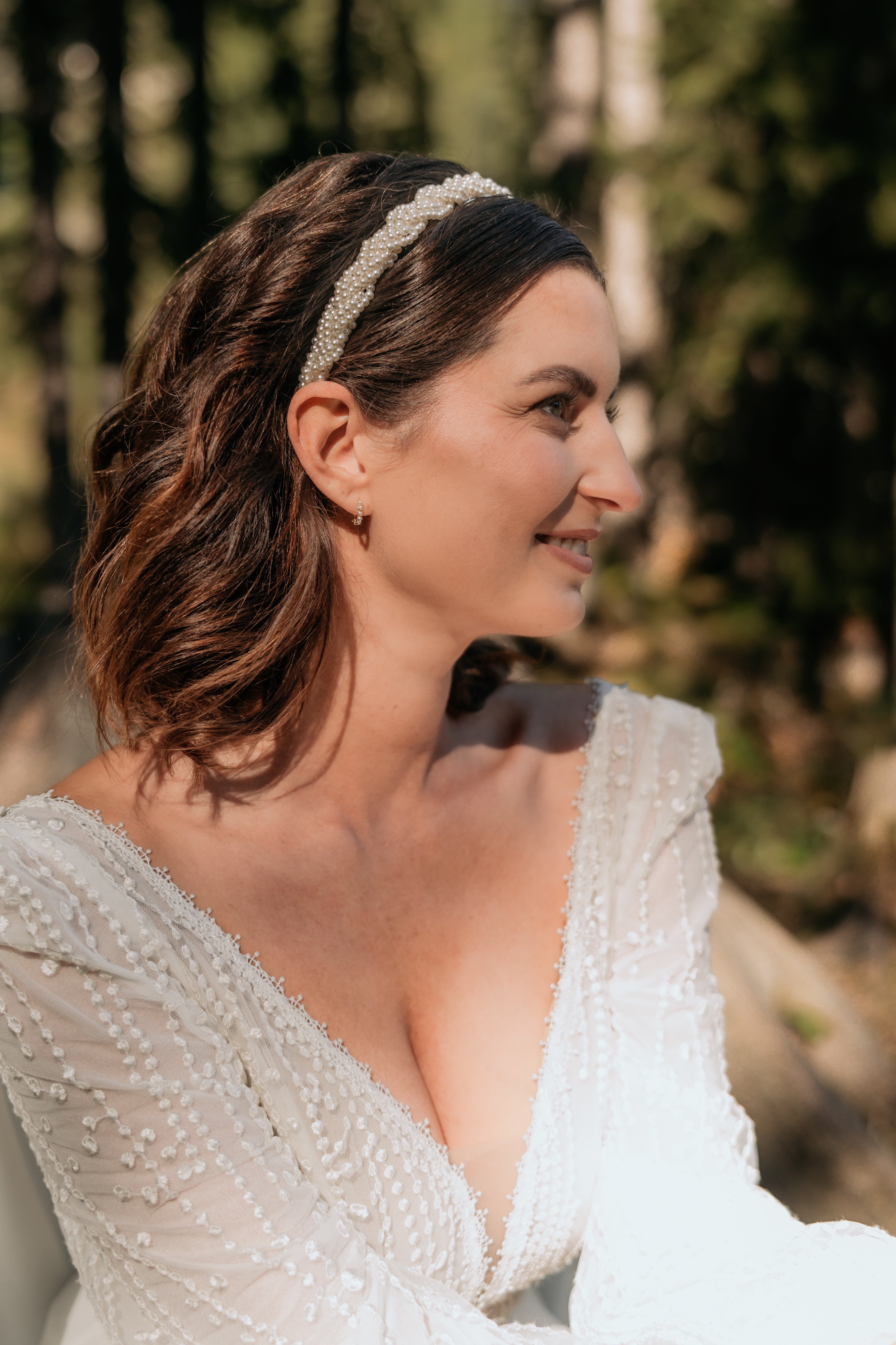 Atemberaubender Brauthaarreif mit feinen weißen Perlen, Gold, Perlenhaarreif, eleganter Perlenschmuck, Haarreif, Schmuck Hochzeit, Brauthaarschmuck, Schmuckblüte