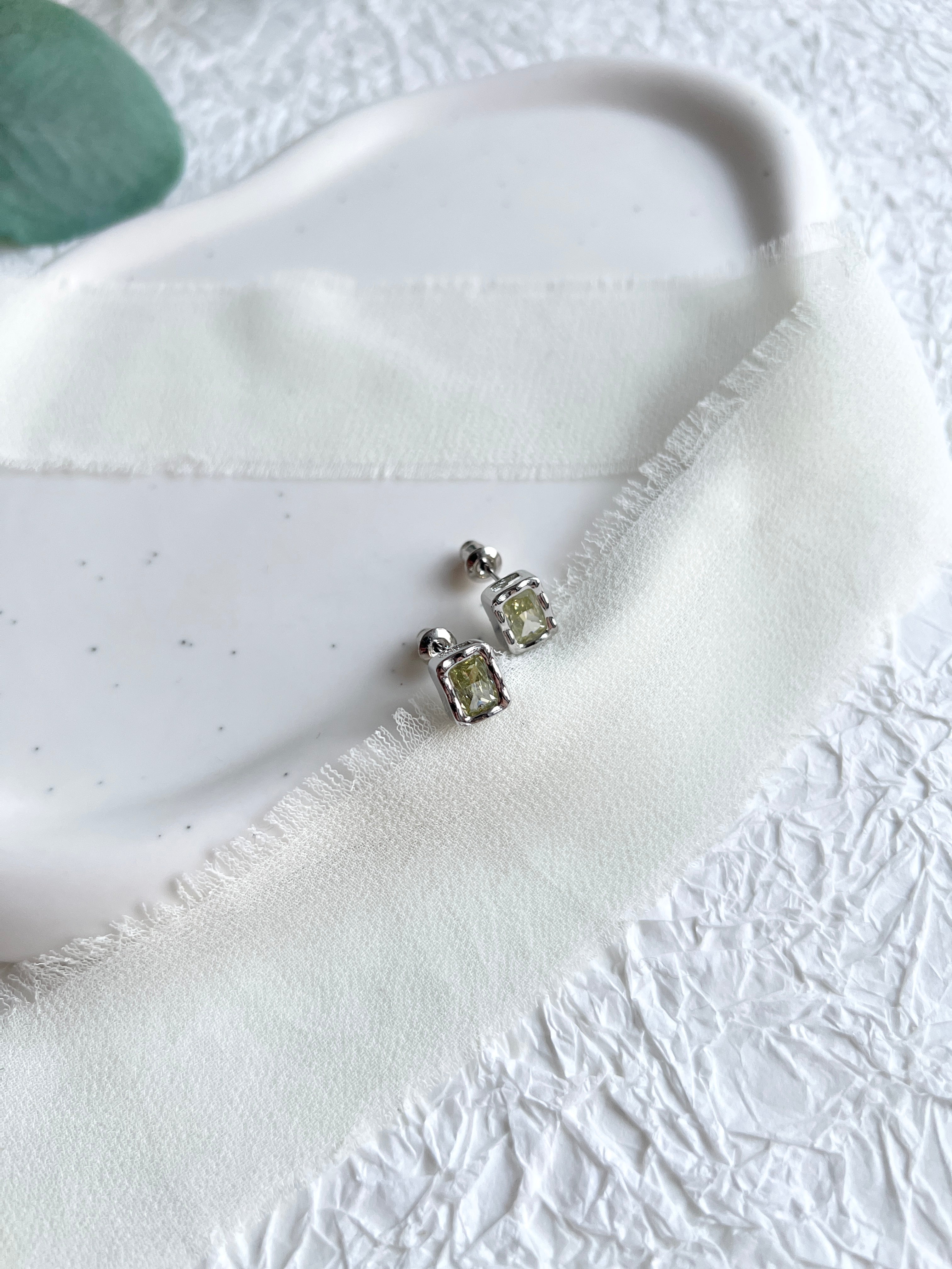 Silber Ohrstecker, grüner Zirkoniastein, Brautjungfer, Brautschmuck, Hochzeit Ohrringe, Eleganter Damenschmuck-Ohrringe-Schmuckblüte