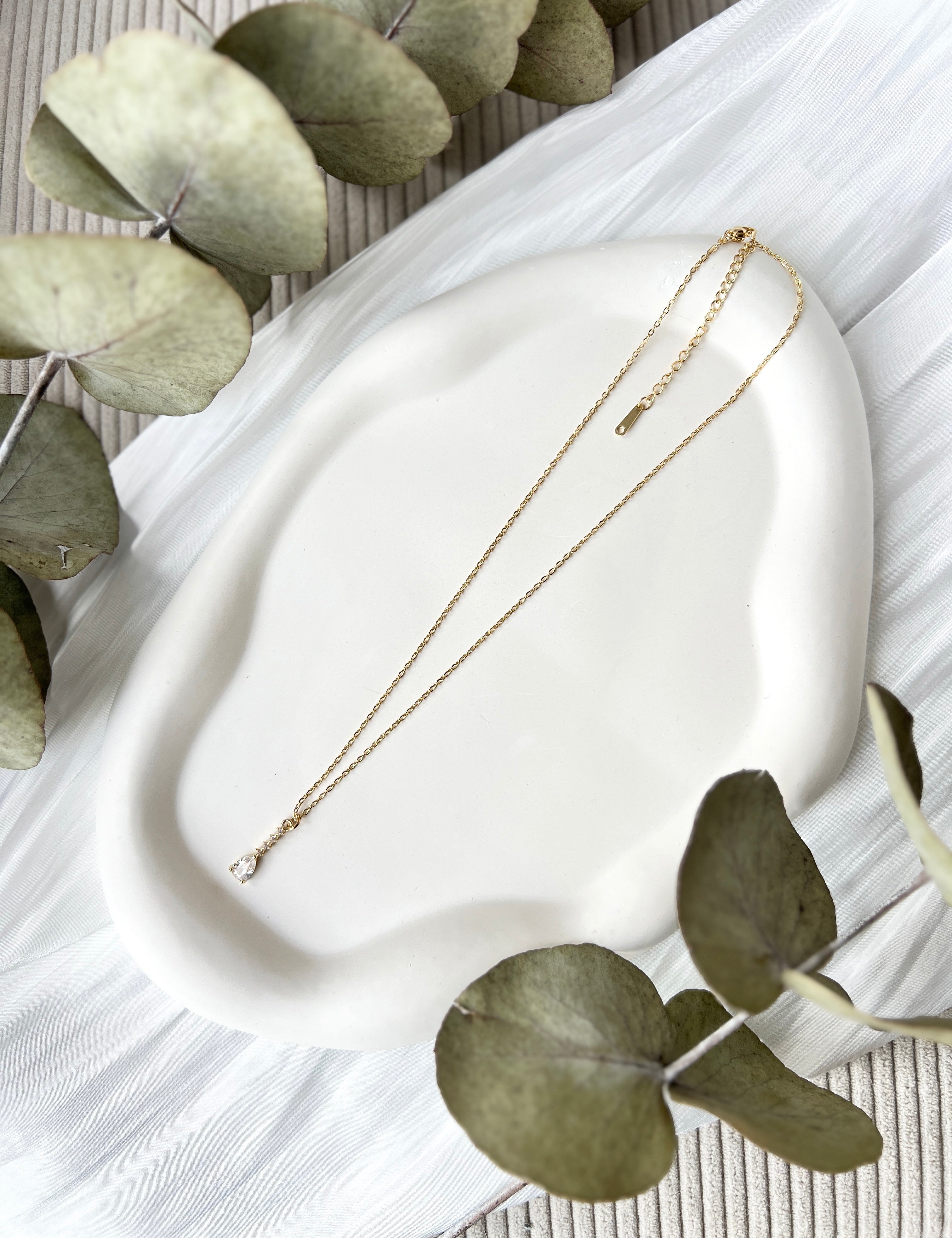 Brautschmuck, goldene Halskette, funkelnder Cubic Zirkonia Anhänger, feine Brauthalskette, Geschenk fuer Sie, Damenschmuck, verstellbar, Gold, Brautjungfer, Schmuck Hochzeit, glaenzende Kette, Weihnachtsgeschenk Frauen