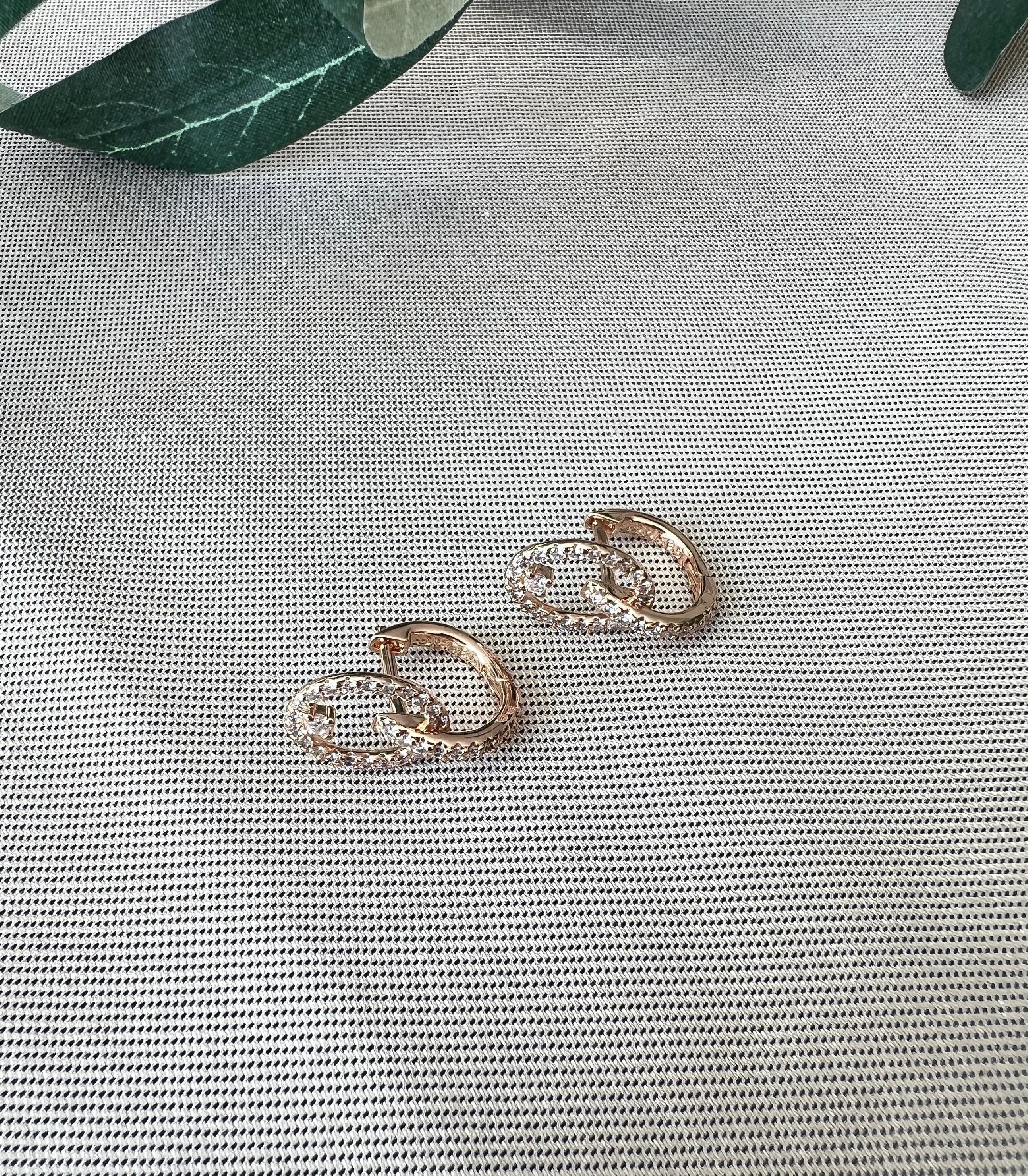 Elegante Brautohrringe - 2 cm Länge, funkelnde Zirkoniasteine - 585 Roségold - Perfekter Brautschmuck für zeitlose Schönheit, Hoop Ohrringe-Ohrringe-Schmuckblüte