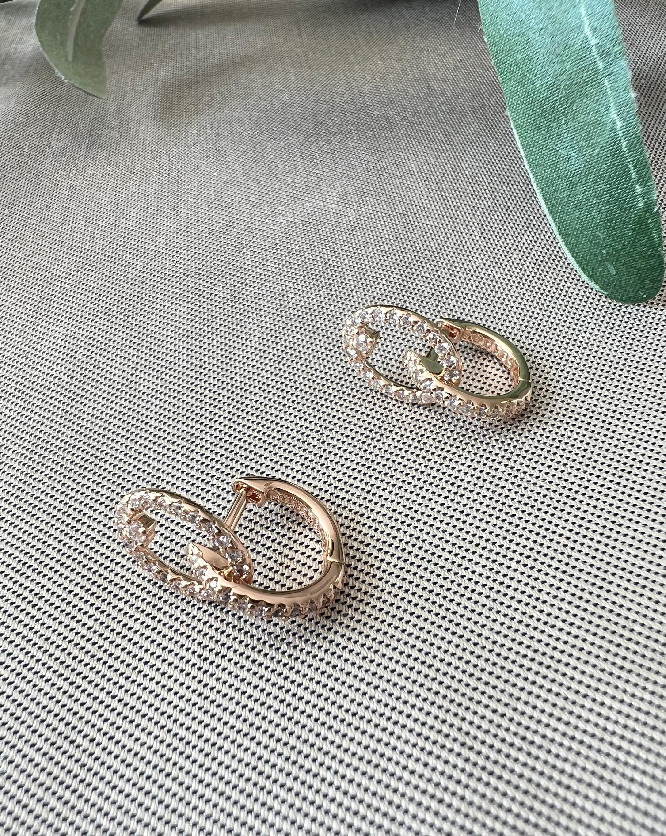 Elegante Brautohrringe - 2 cm Länge, funkelnde Zirkoniasteine - 585 Roségold - Perfekter Brautschmuck für zeitlose Schönheit, Hoop Ohrringe-Ohrringe-Schmuckblüte