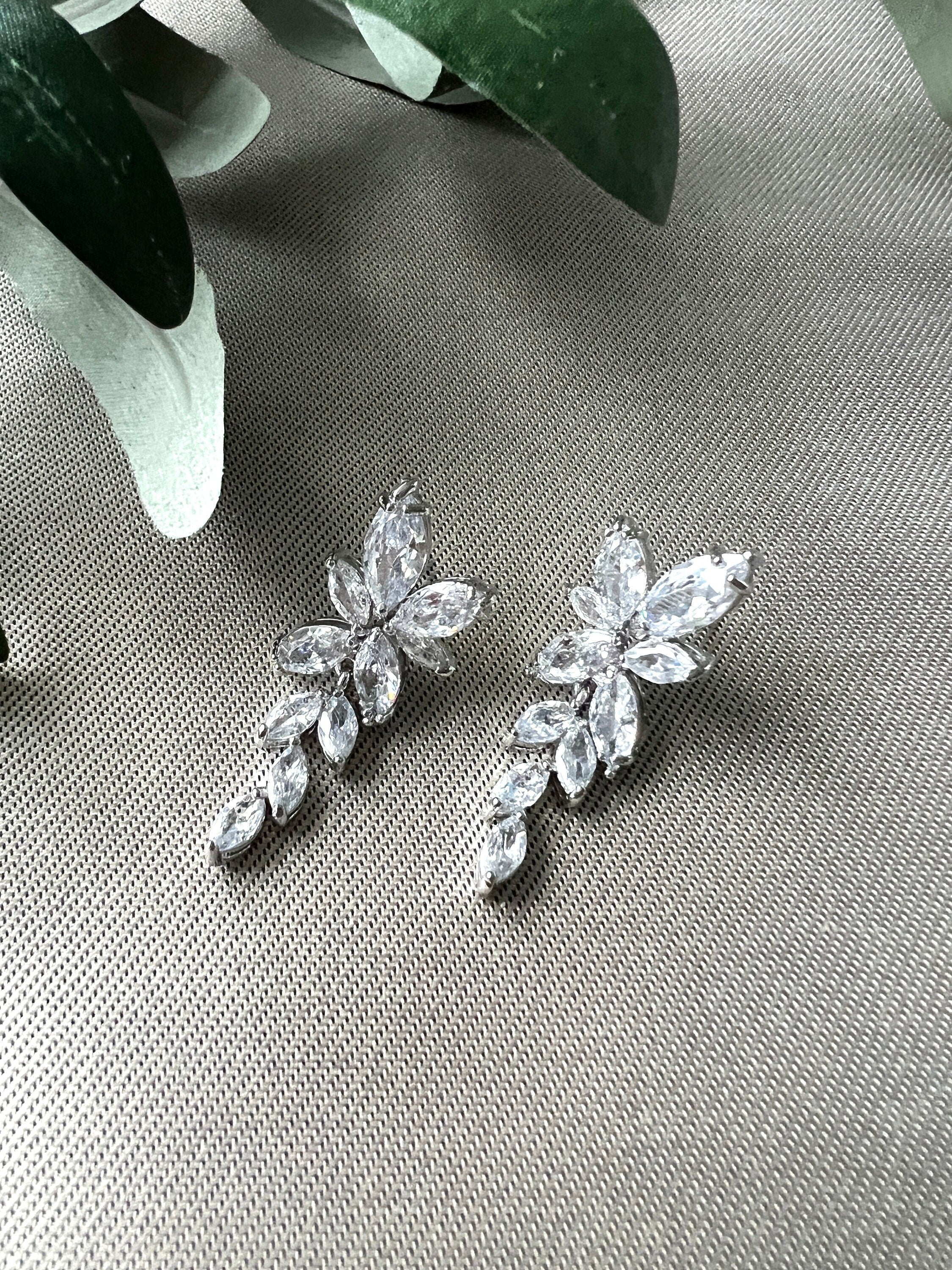 Elegante Brautohrringe - 3,5 cm Länge, funkelnde Zirkoniasteine - Gold und Silber - Perfekter Brautschmuck für zeitlose Schönheit - Silver-Ohrringe-Schmuckblüte