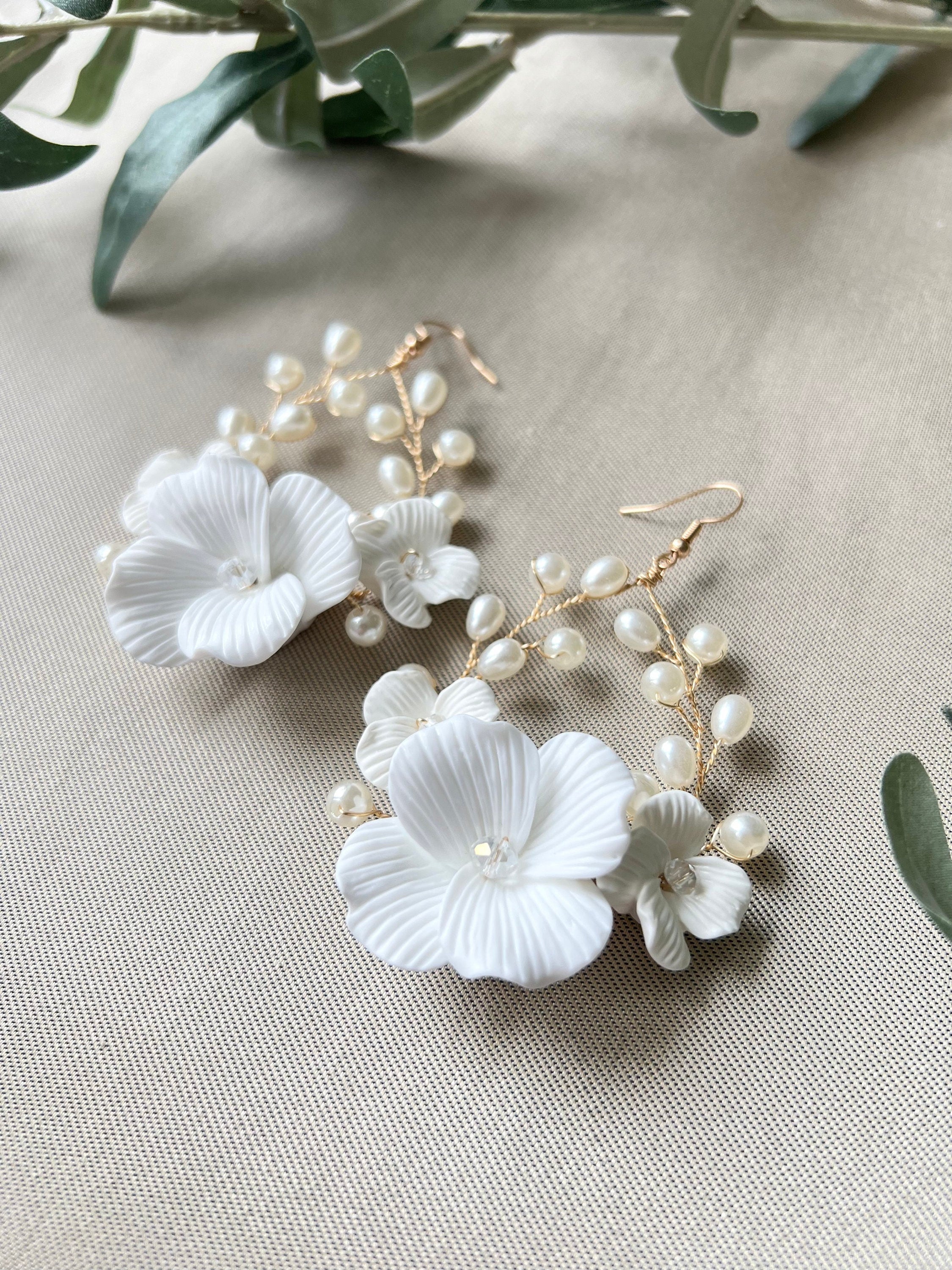 Elegante Brautohrringe, Blüten Couture, weiß gold oder weiß silber, Perlen, ovale lange - Gold-Ohrringe-Schmuckblüte