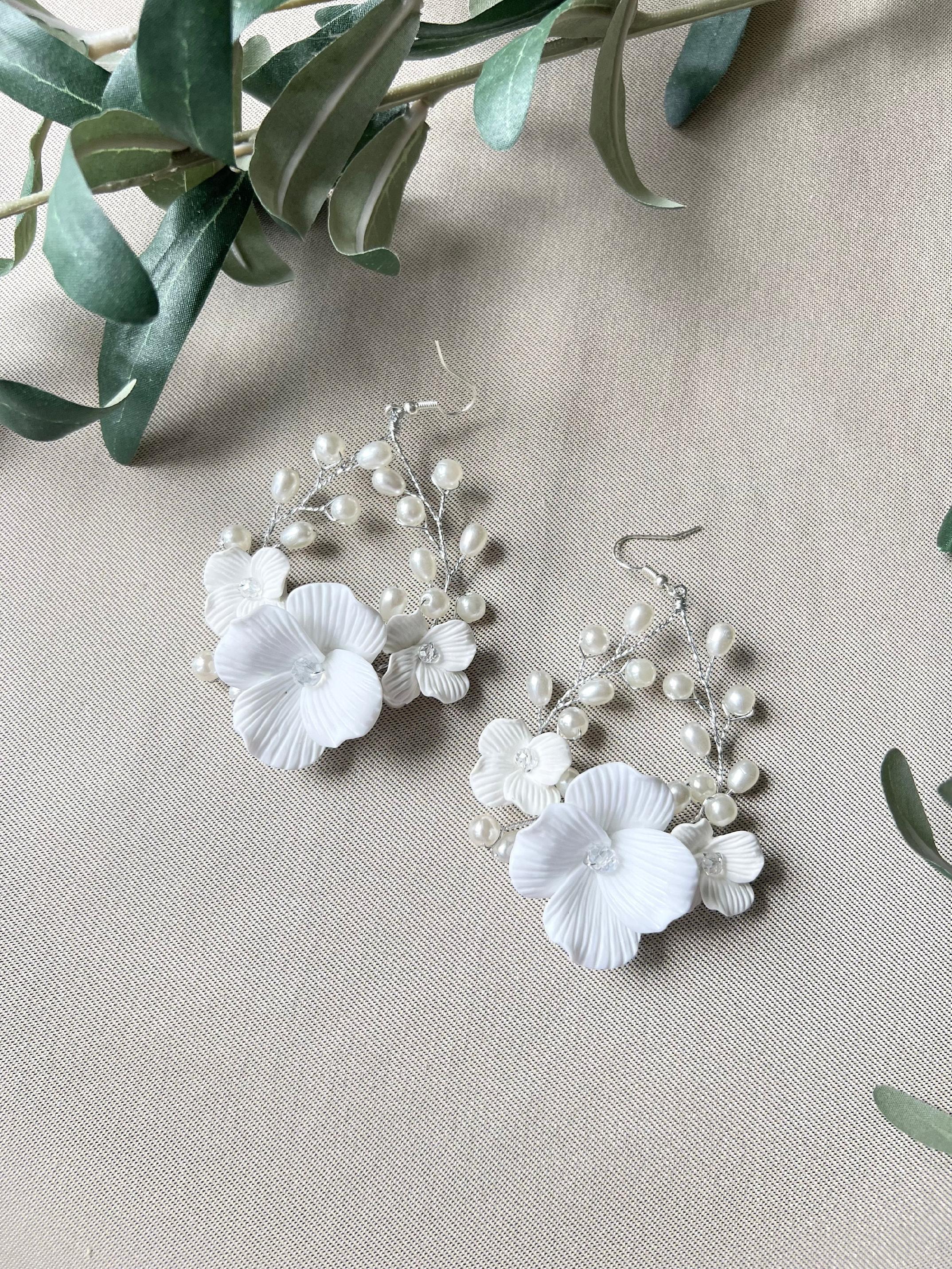 Elegante Brautohrringe, Blüten Couture, weiß gold oder weiß silber, Perlen, ovale lange - Gold-Ohrringe-Schmuckblüte