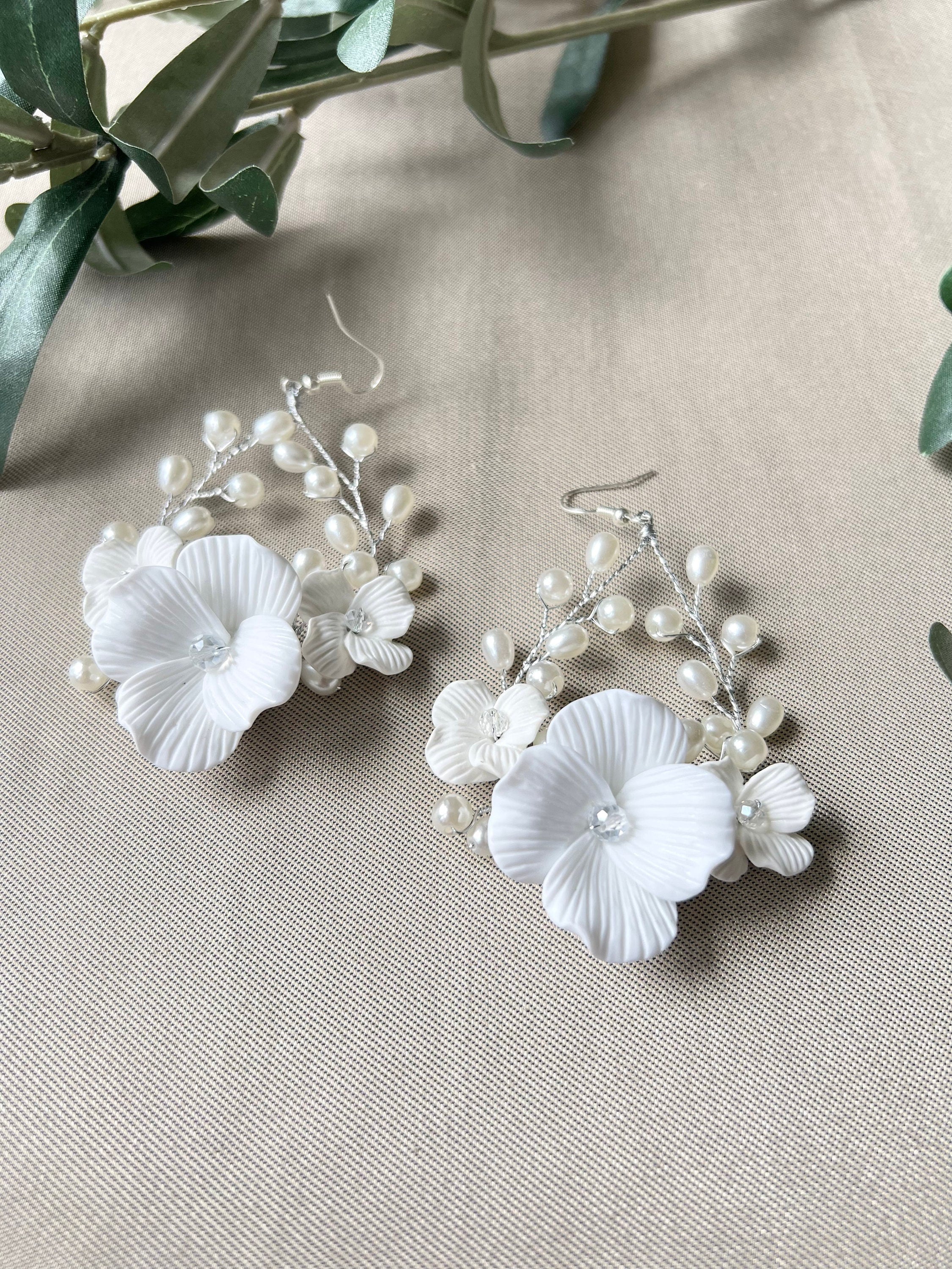 Elegante Brautohrringe, Blüten Couture, weiß gold oder weiß silber, Perlen, ovale lange - Gold-Ohrringe-Schmuckblüte