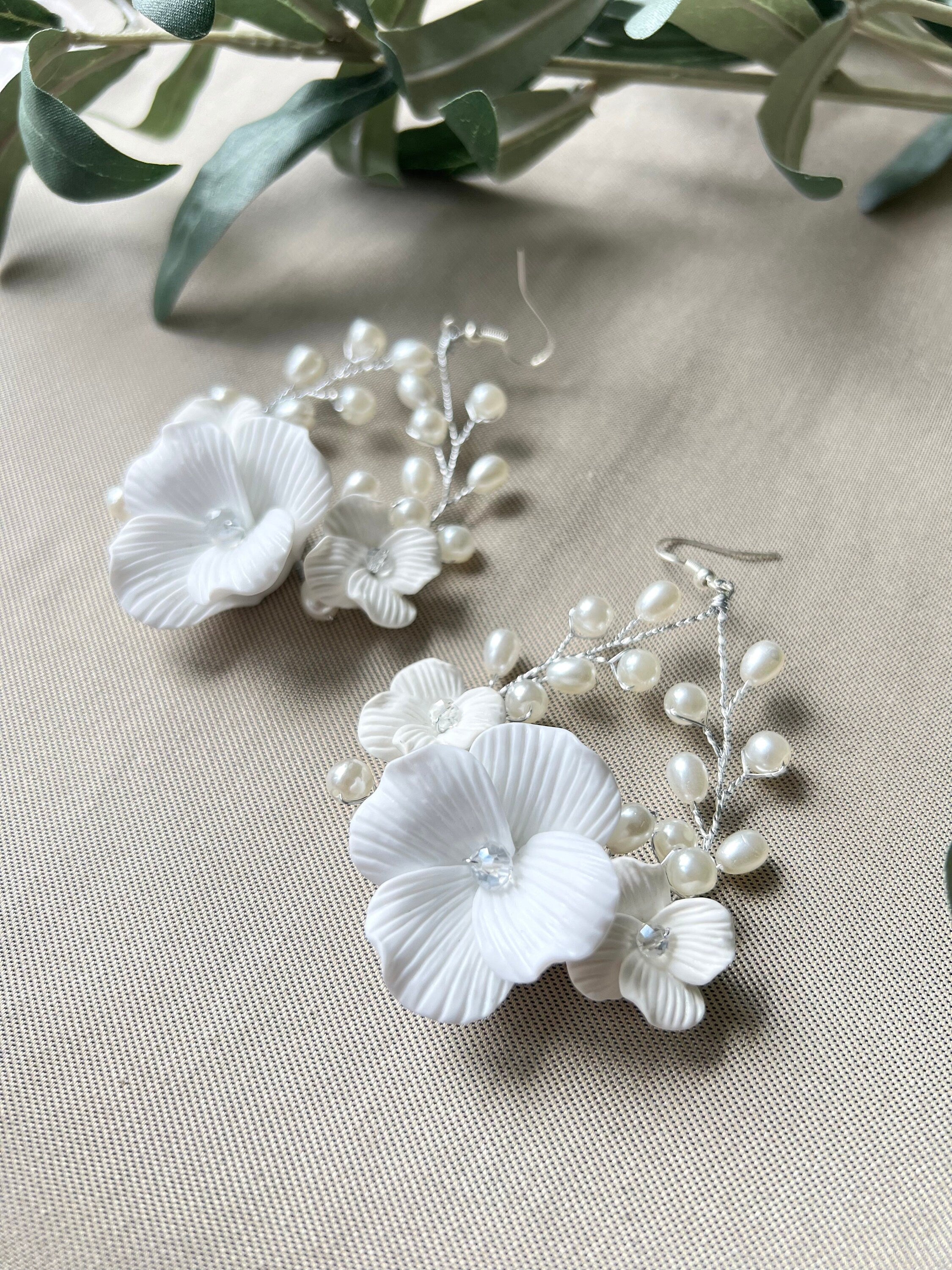 Elegante Brautohrringe, Blüten Couture, weiß gold oder weiß silber, Perlen, ovale lange - Gold-Ohrringe-Schmuckblüte