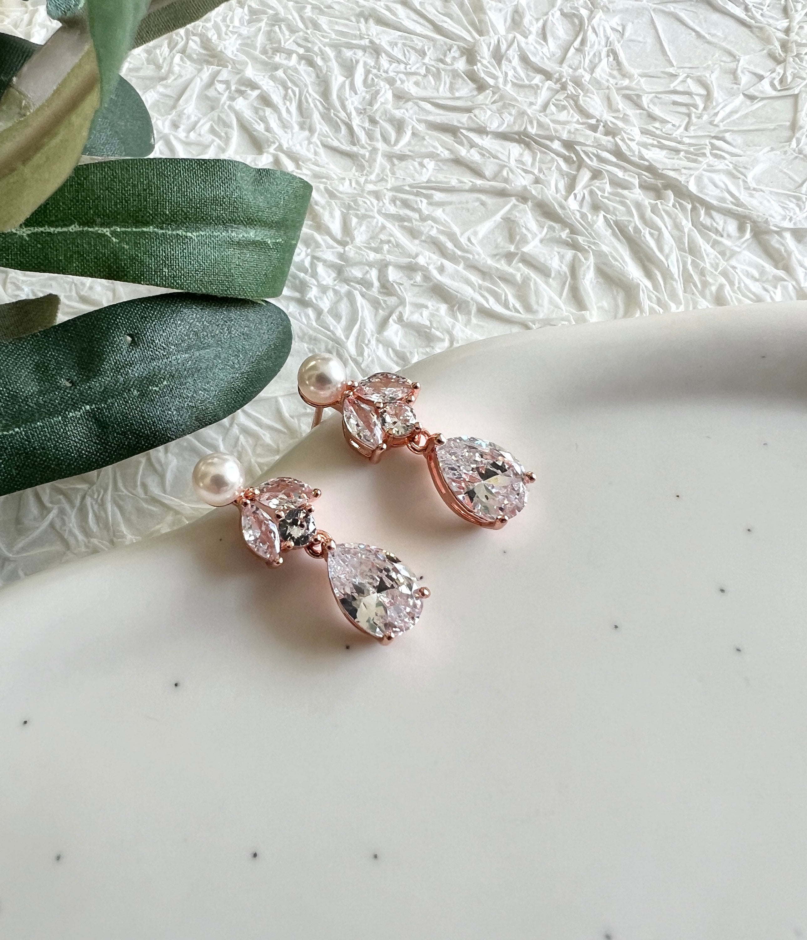 Elegante Brautohrringe, Gold, Roségold, Perle, funkelnde Ohrstecker, Brautschmuck, - Roségold-Ohrringe-Schmuckblüte