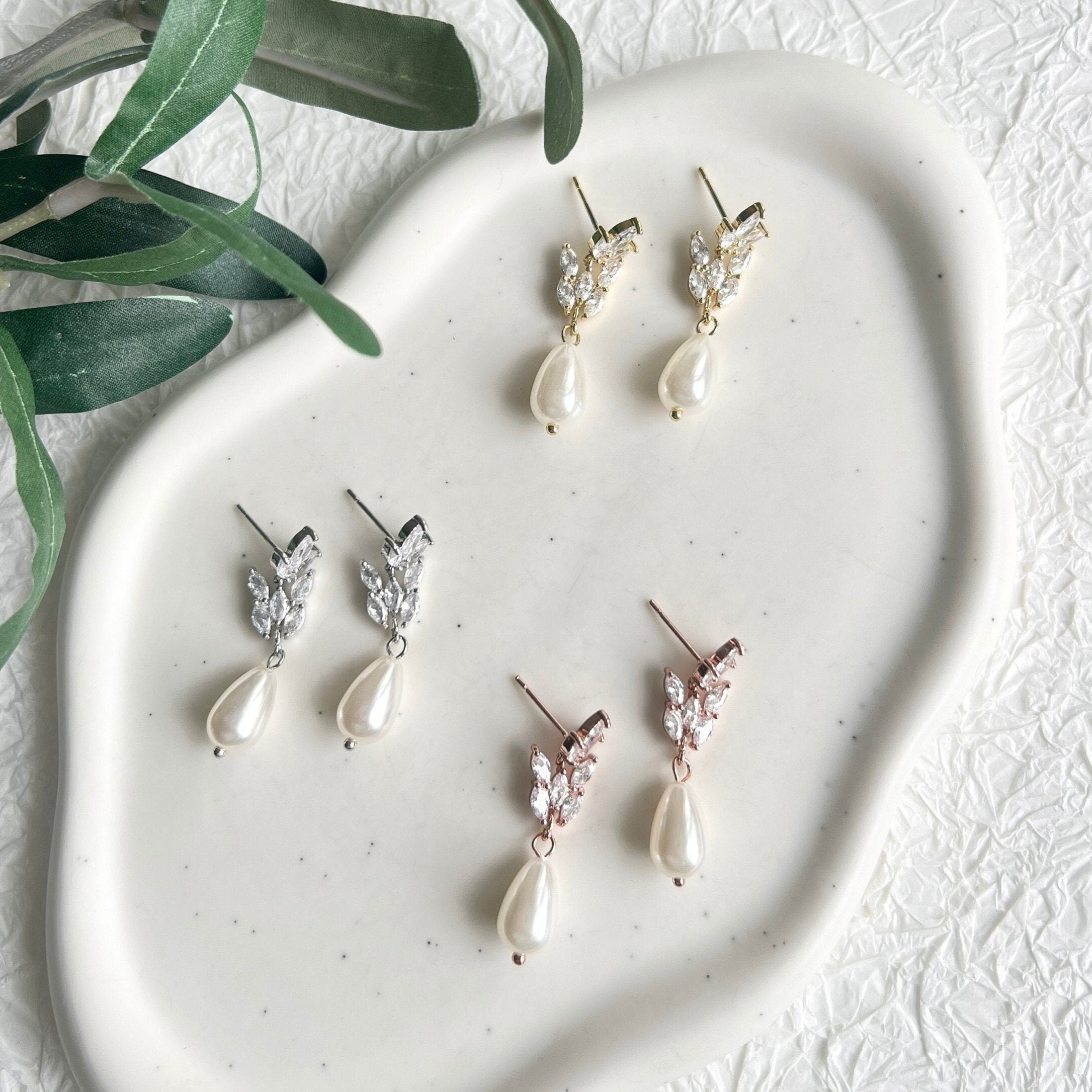 Elegante Brautohrringe, Gold, Silber oder Roségold, Perle, funkelnde Ohrstecker, - Roségold-Ohrringe-Schmuckblüte