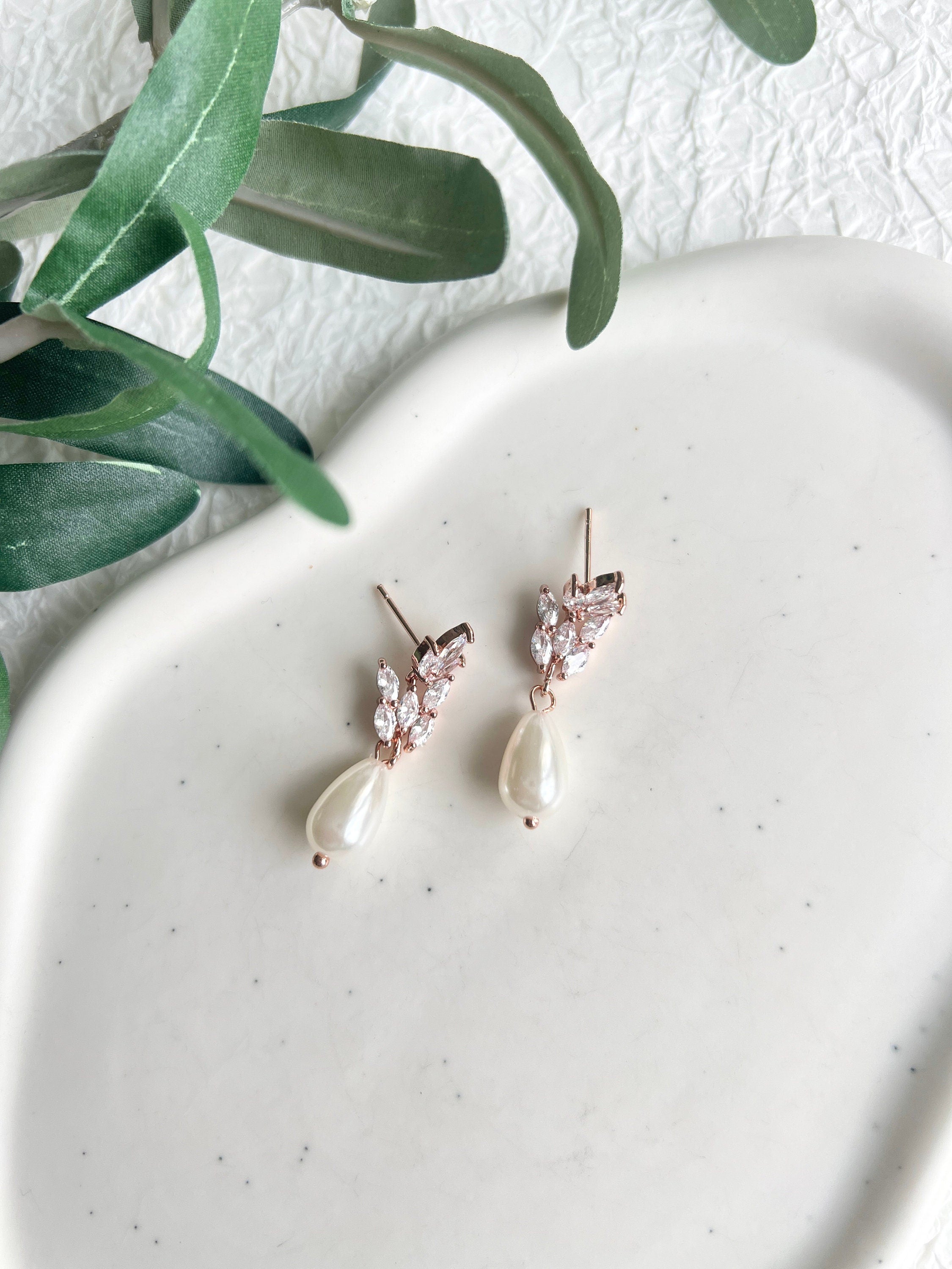 Elegante Brautohrringe, Gold, Silber oder Roségold, Perle, funkelnde Ohrstecker, - Silber-Ohrringe-Schmuckblüte